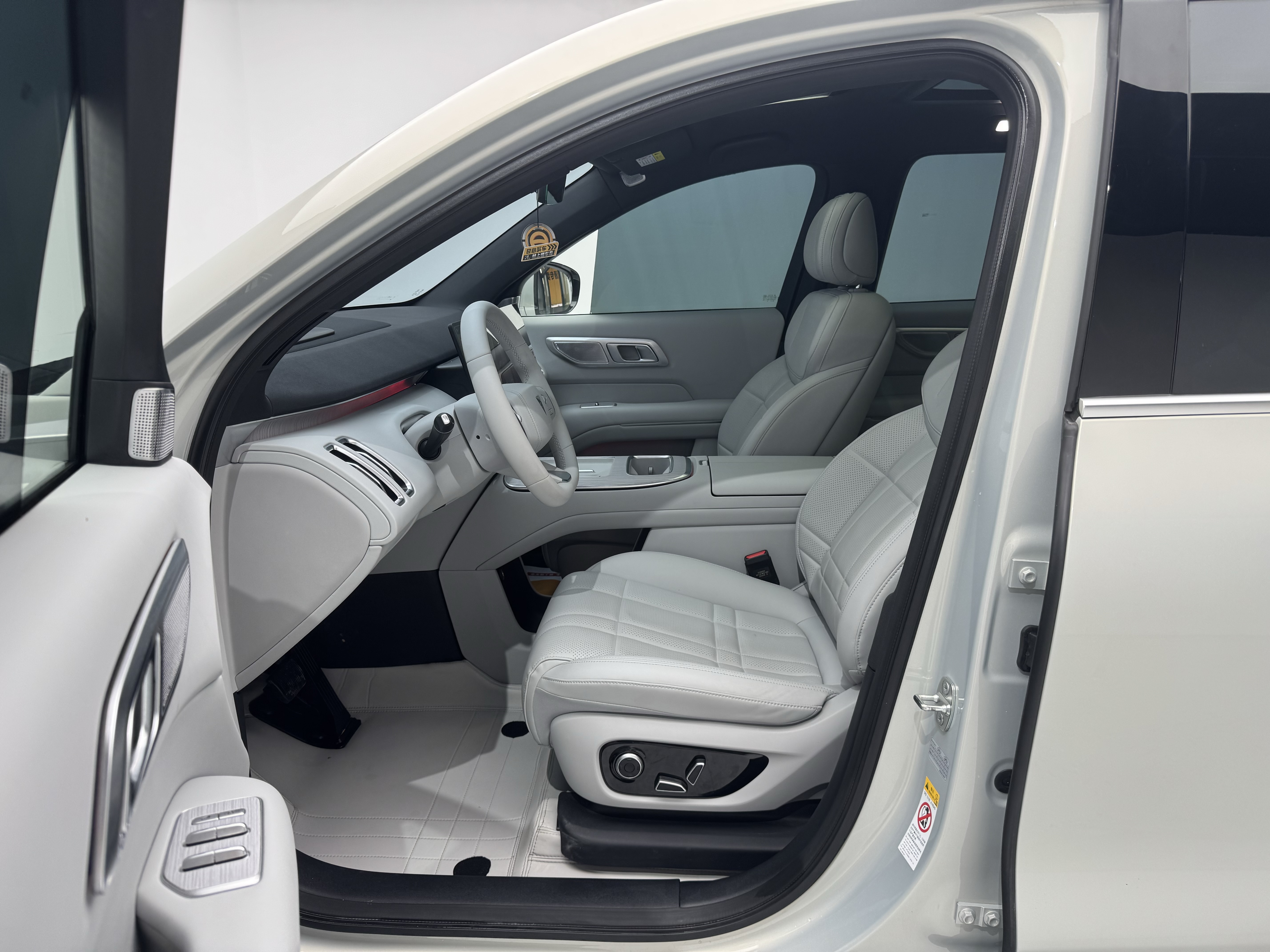 Deepal S09 2025 car image #11