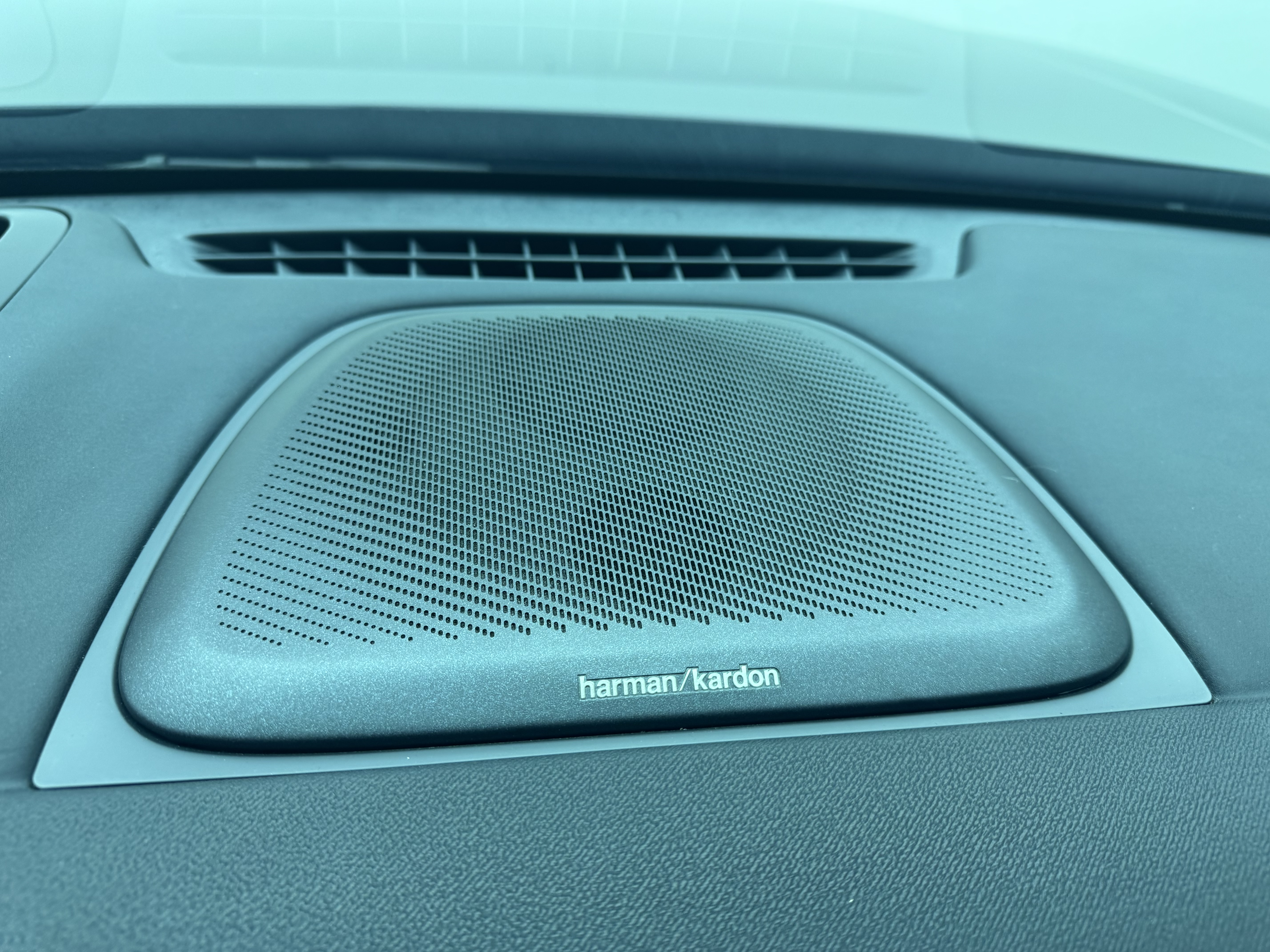 Lynk & Co 900 2025 car image #11