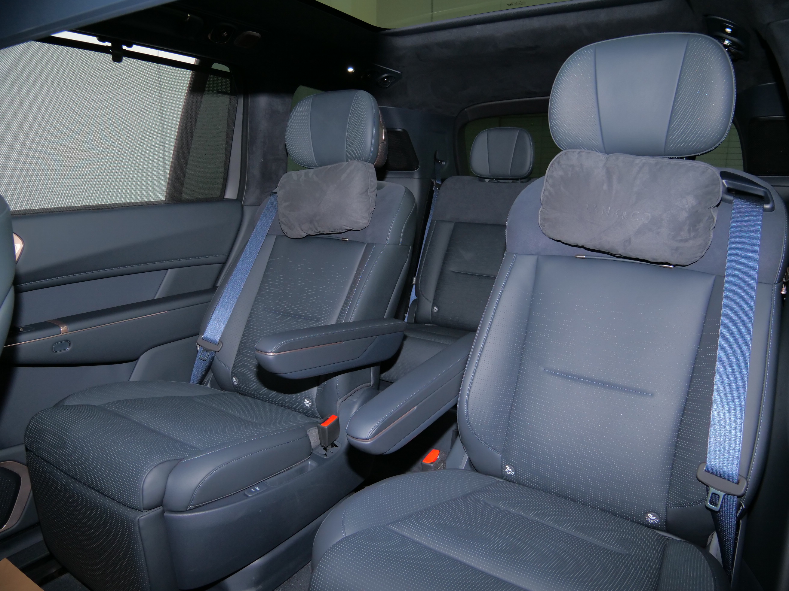 Lynk & Co 900 2025 car image #11