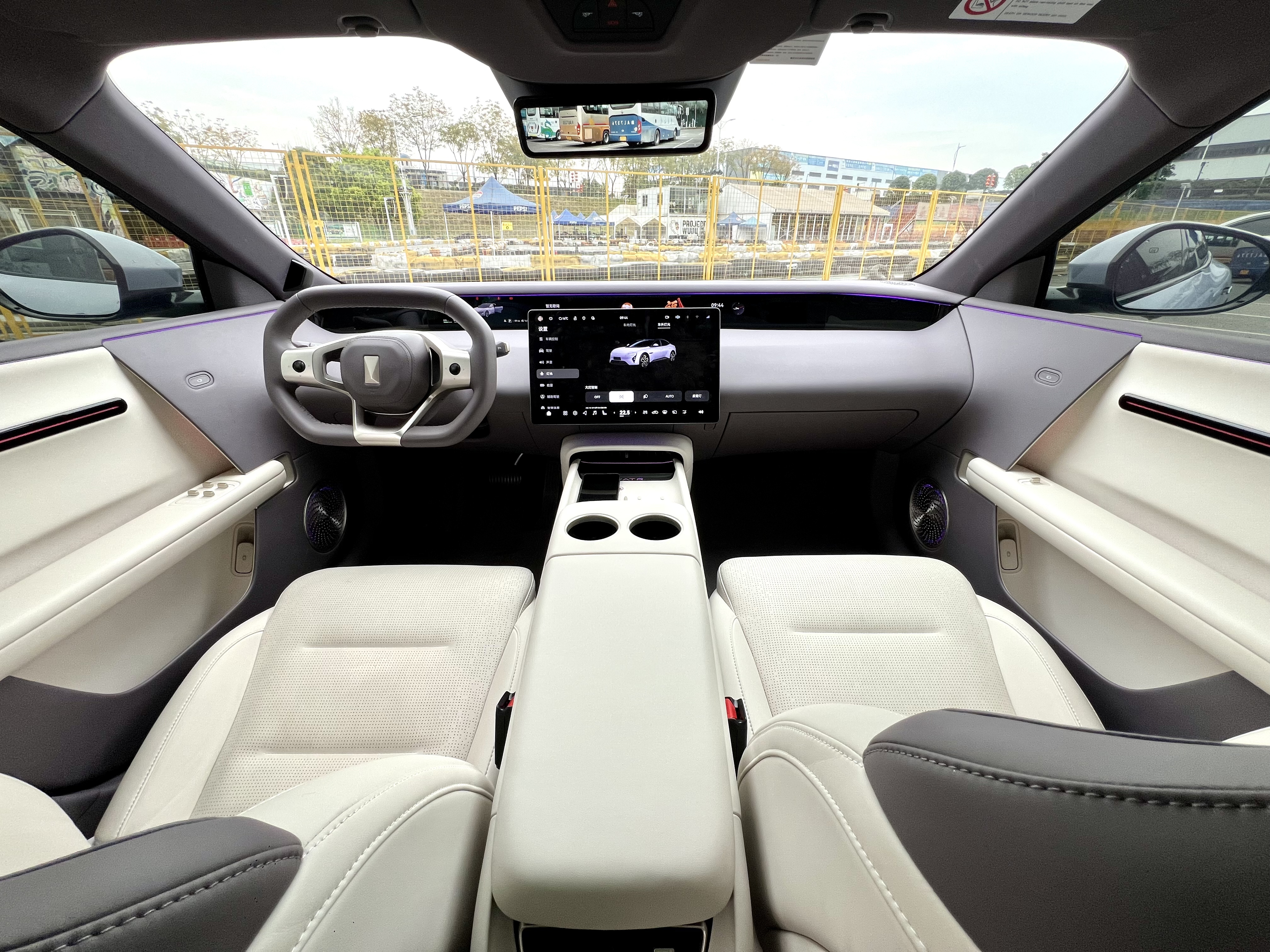 Avatr 06 2025 car image #11