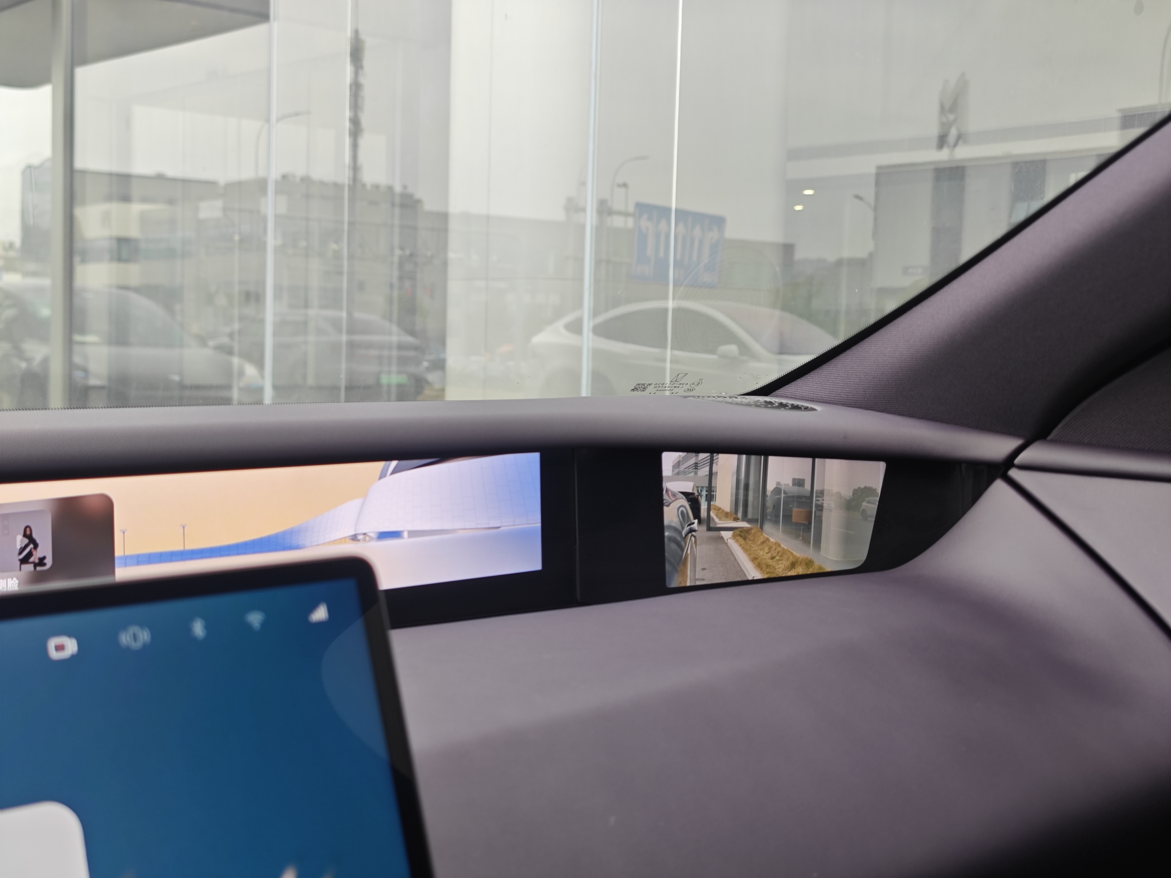 Avatr 06 2025 car image #11