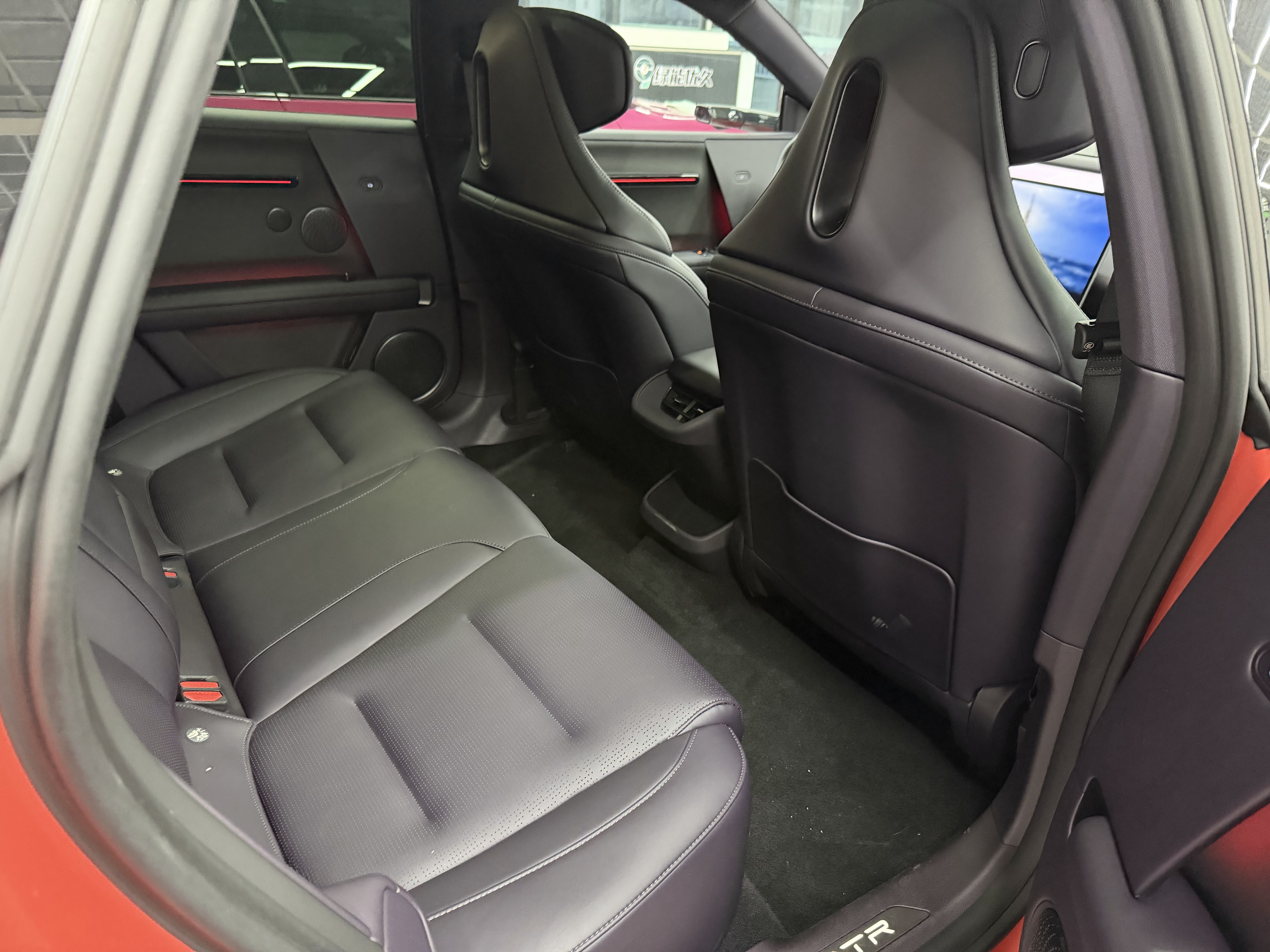 Avatr 06 2025 car image #11