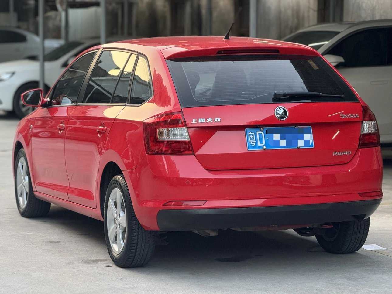 Skoda Rapid Spaceback 2015 car image #11