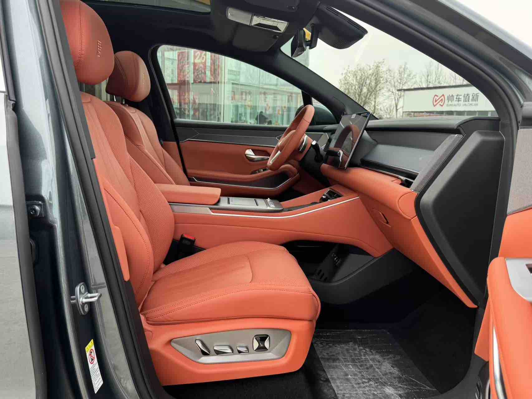 BYD Tang L 2025 immagine di auto #11