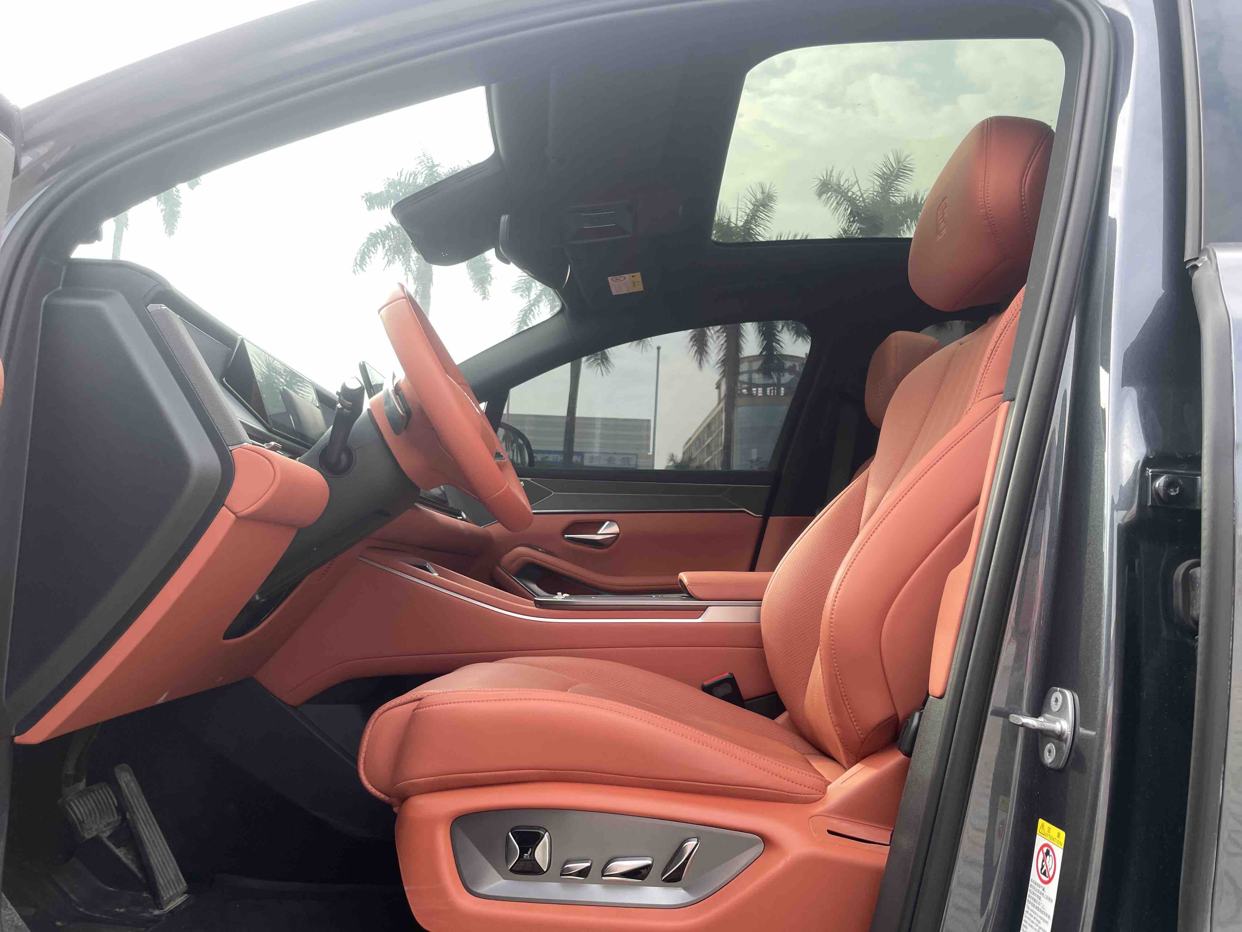 BYD Tang L 2025 immagine di auto #11