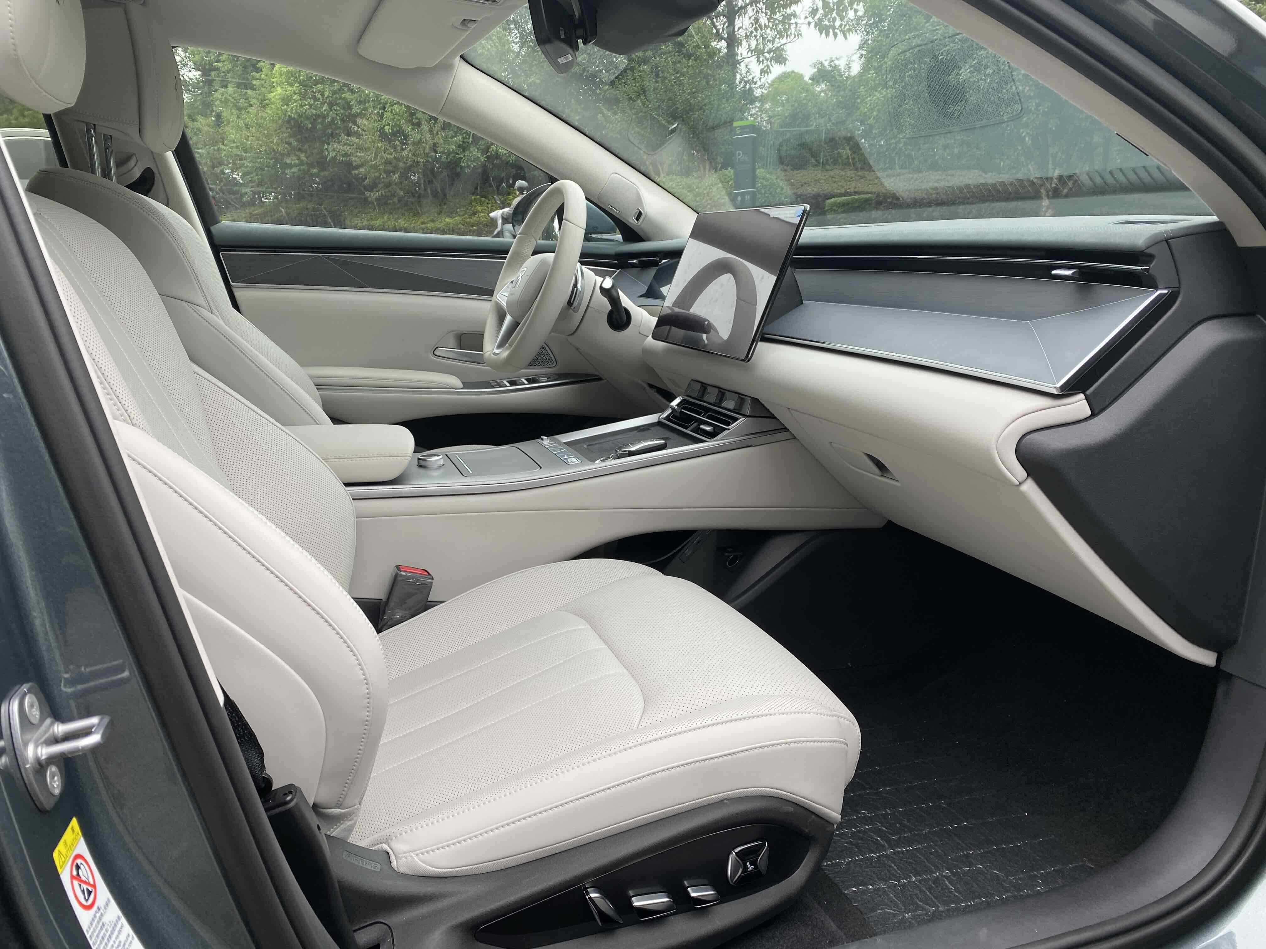 BYD HanL 2025 car image #11