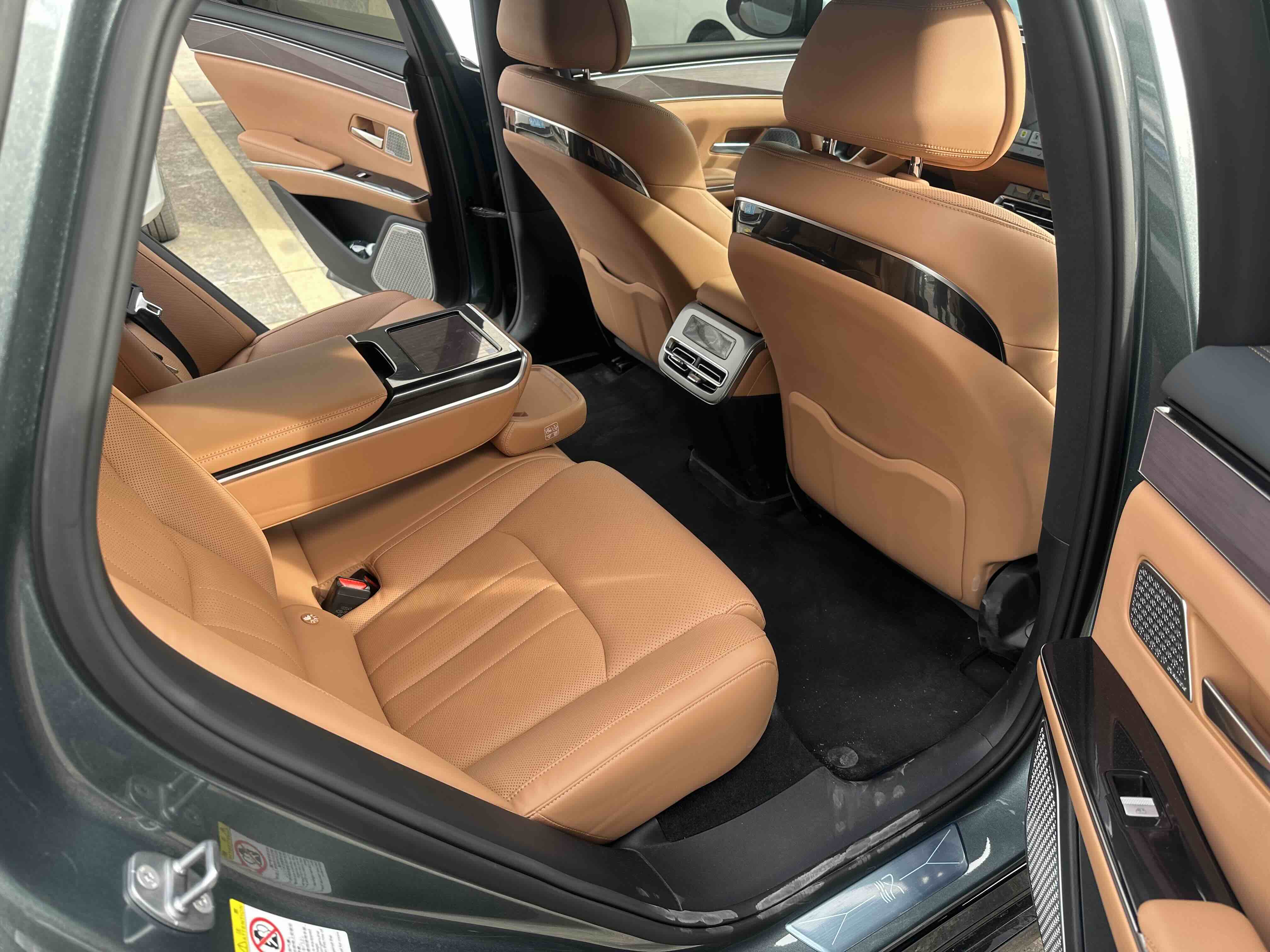 BYD HanL 2025 car image #11