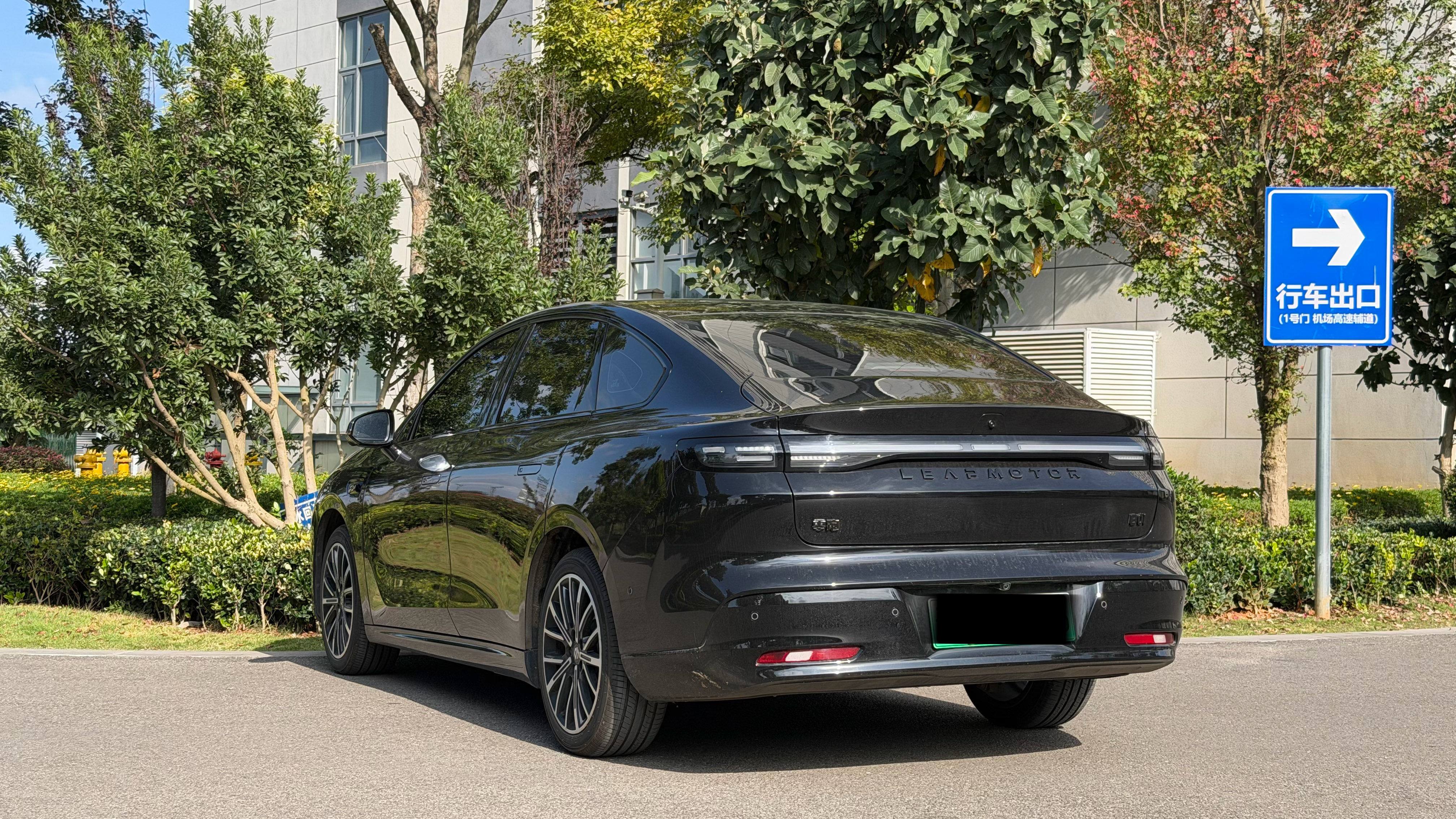 零跑汽车 零跑B01 2025 汽车图片 #11