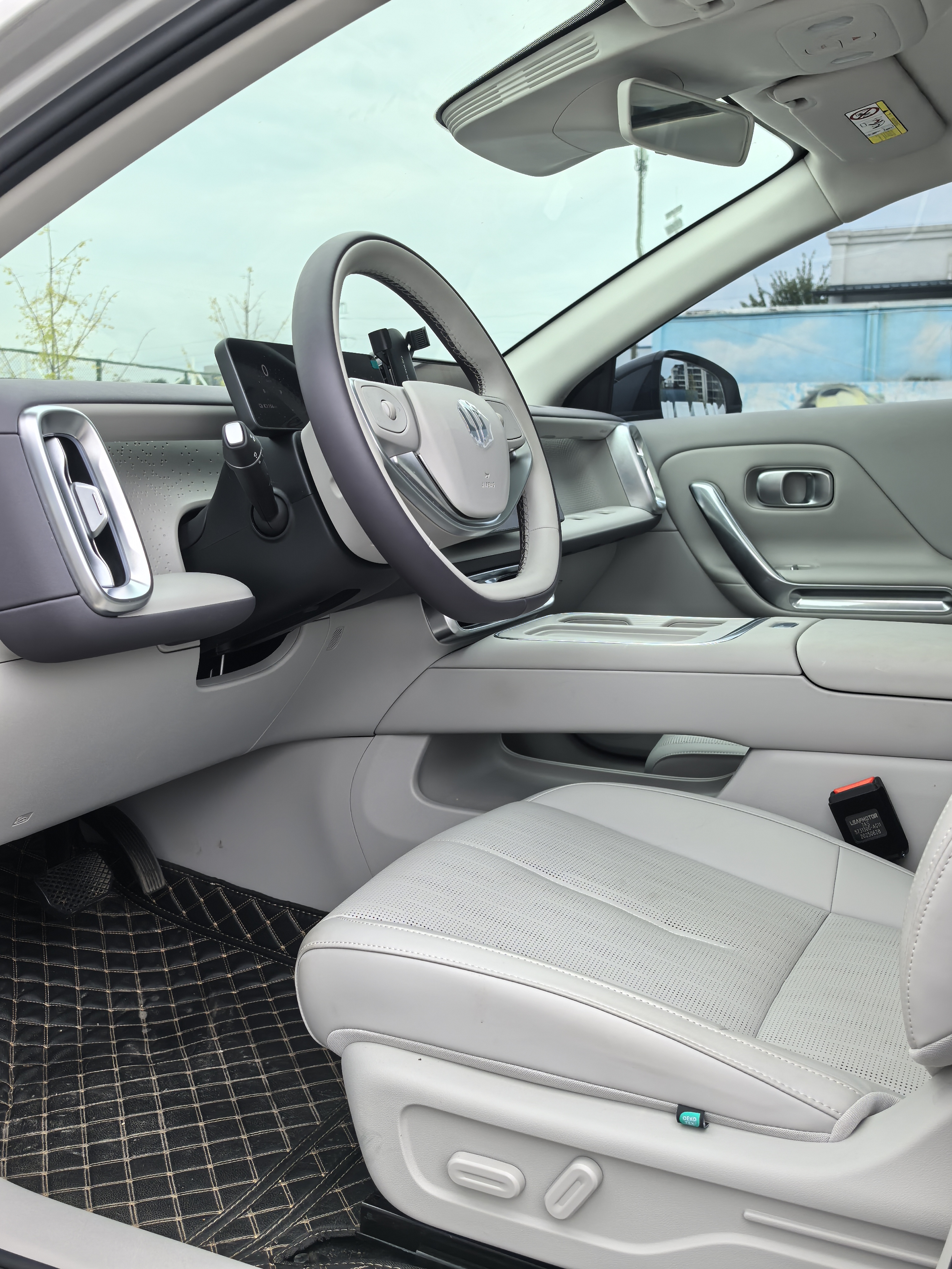 零跑汽车 零跑B01 2025 汽车图片 #11