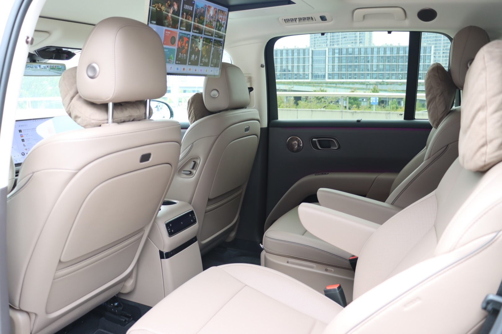 Li i8 2025 image de voiture #11