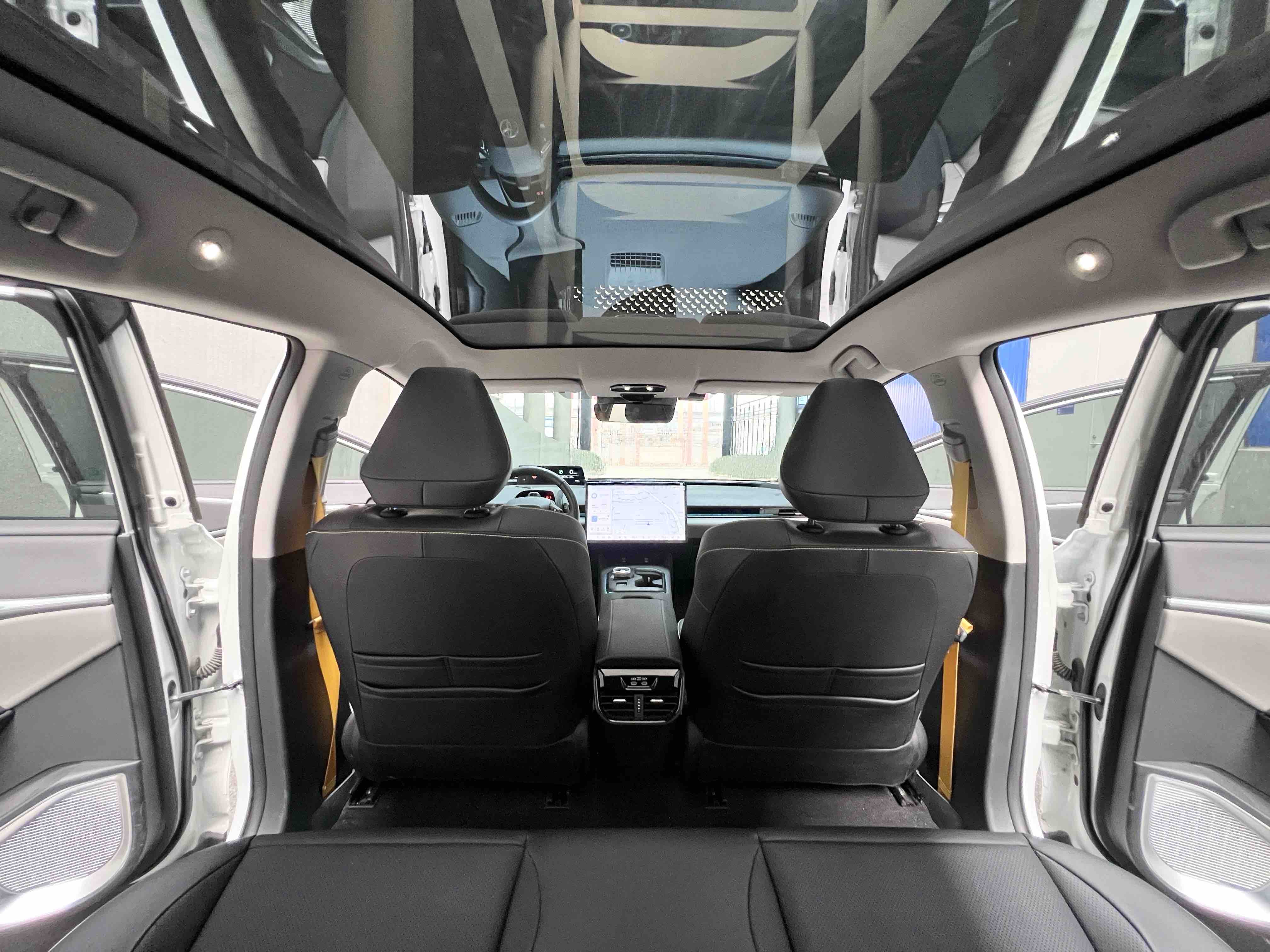 Toyota bZ5 2025 immagine di auto #11