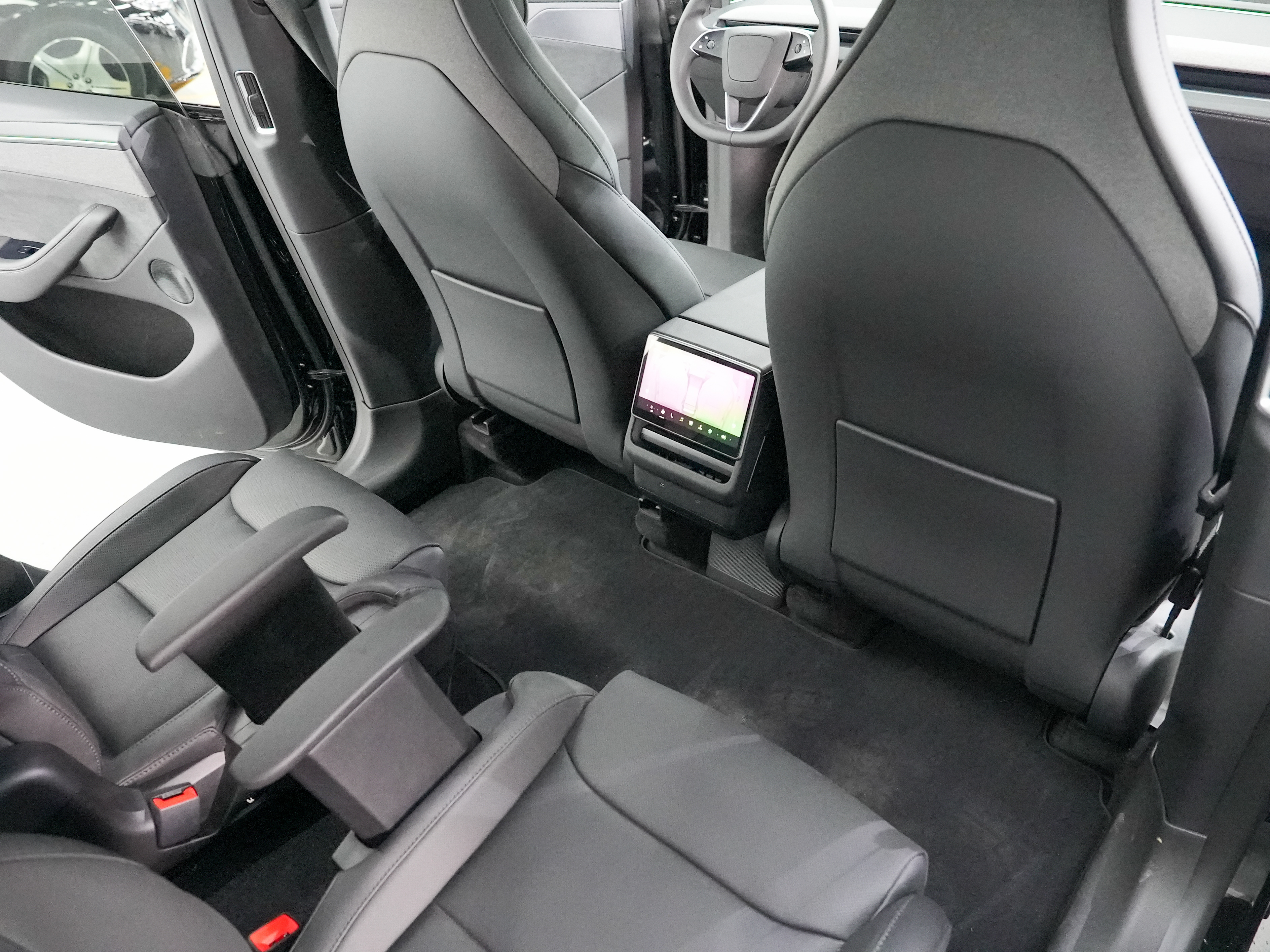 特斯拉 Model Y L 2026 汽车图片 #11