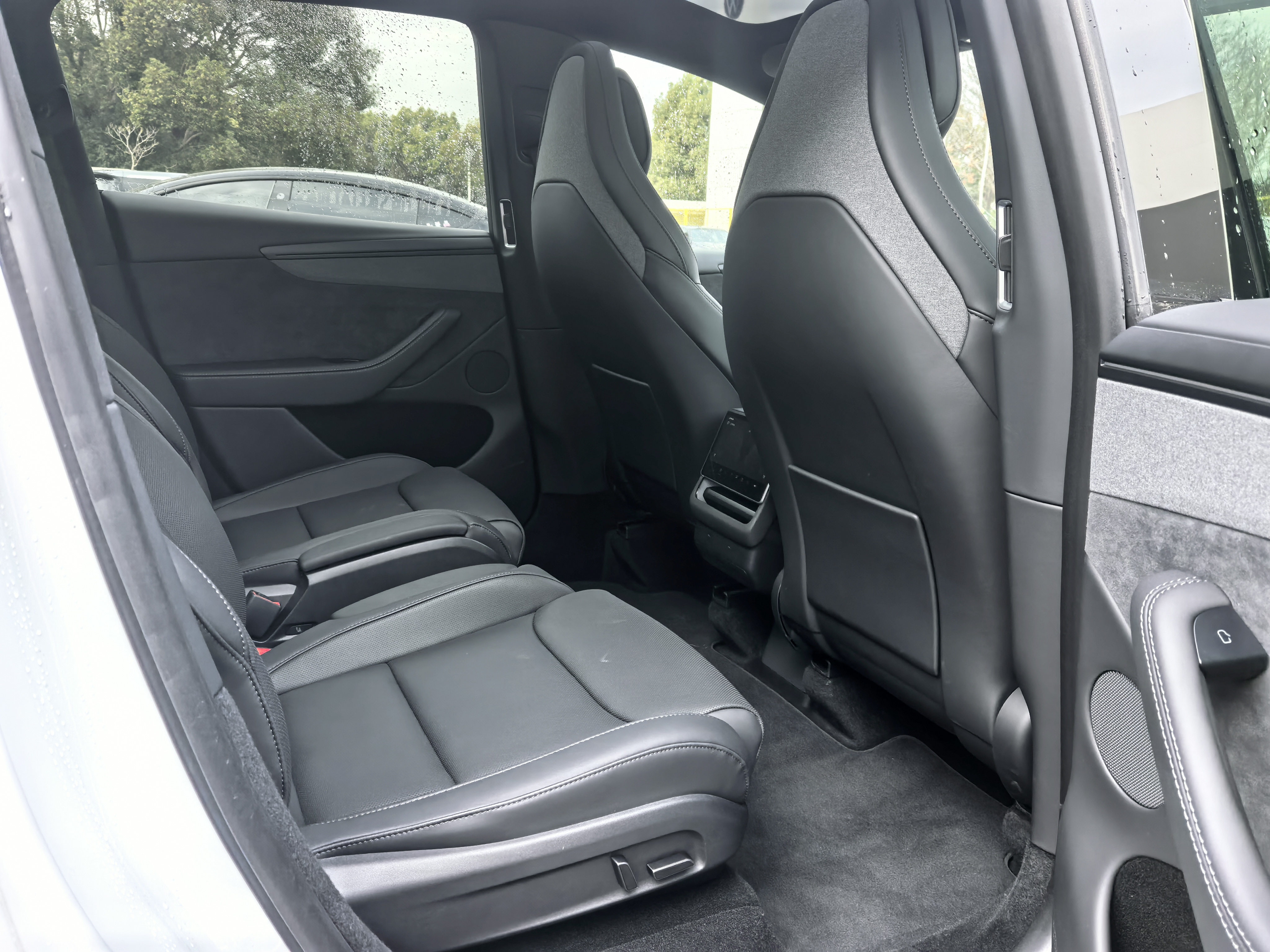 特斯拉 Model Y L 2025 汽车图片 #11