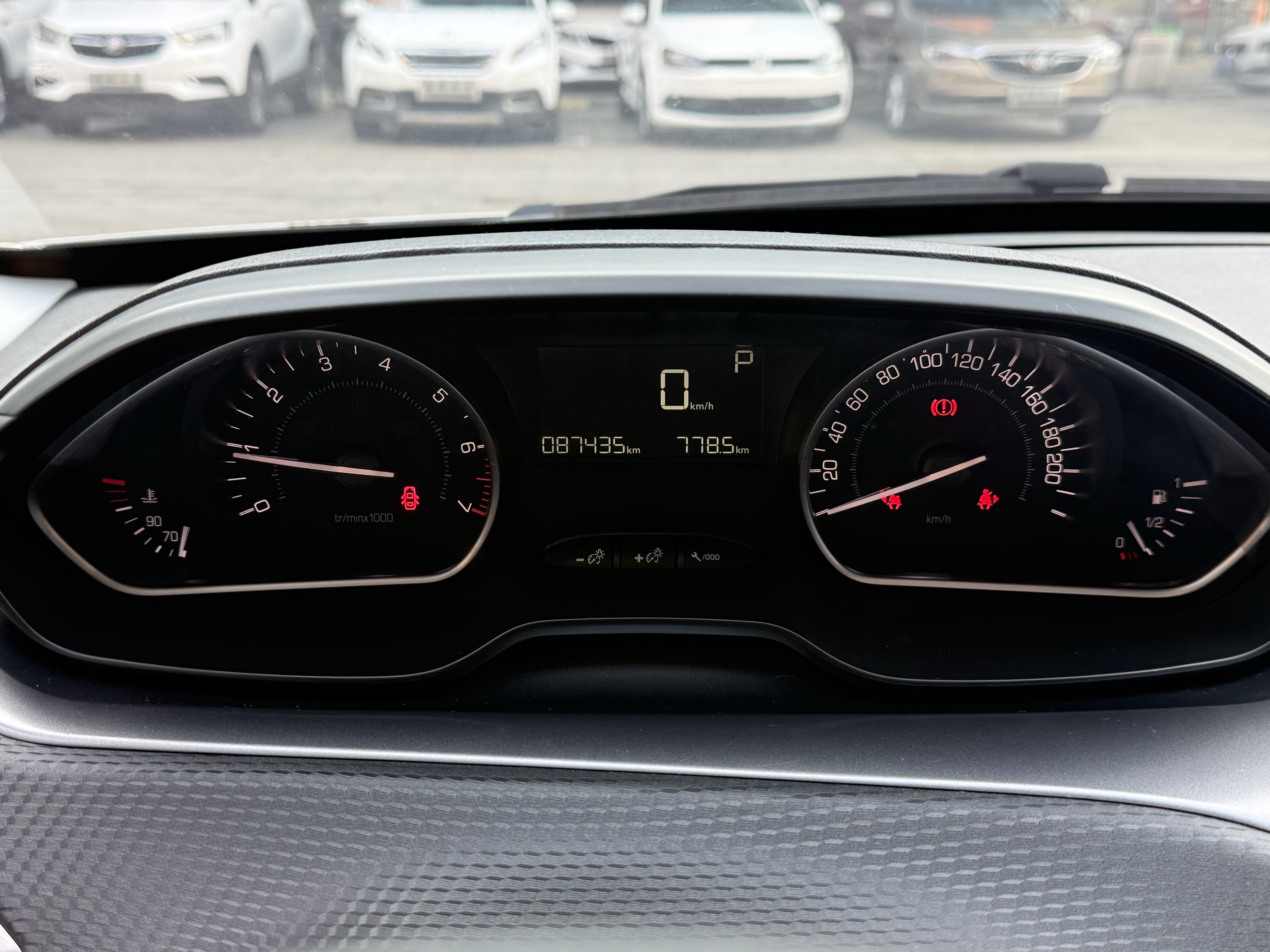 Peugeot 2008 2014 car image #11