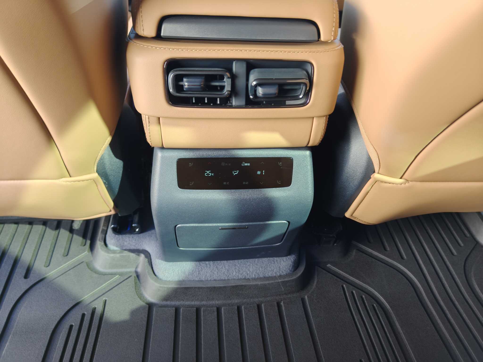 FangChengBao 2025 car image #11