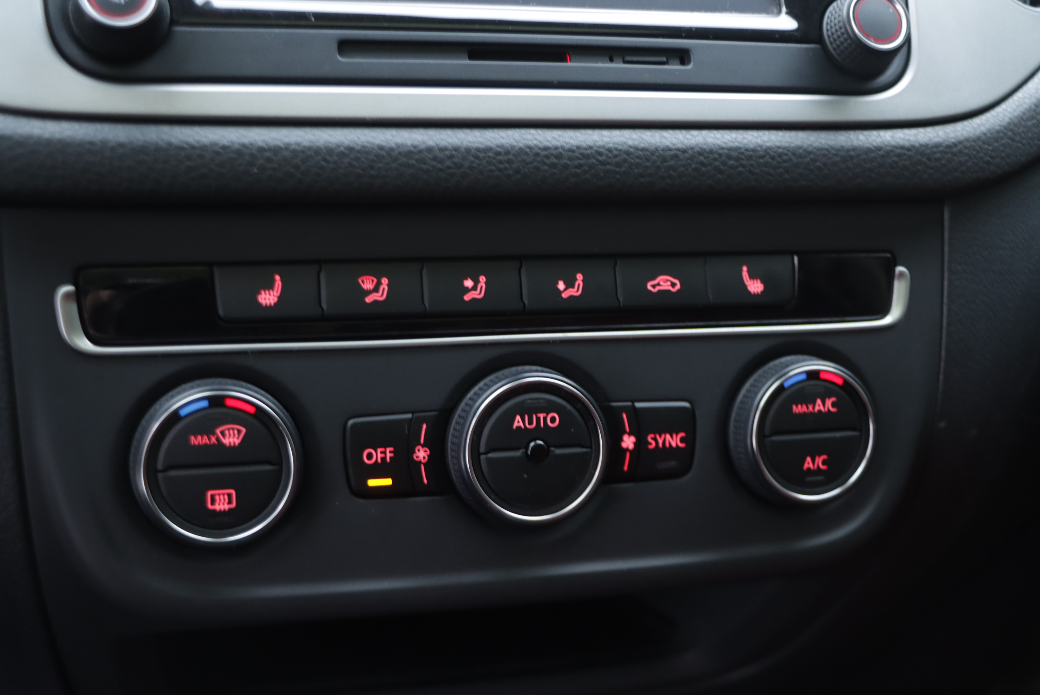 Volkswagen Tiguan 2015 car image #11