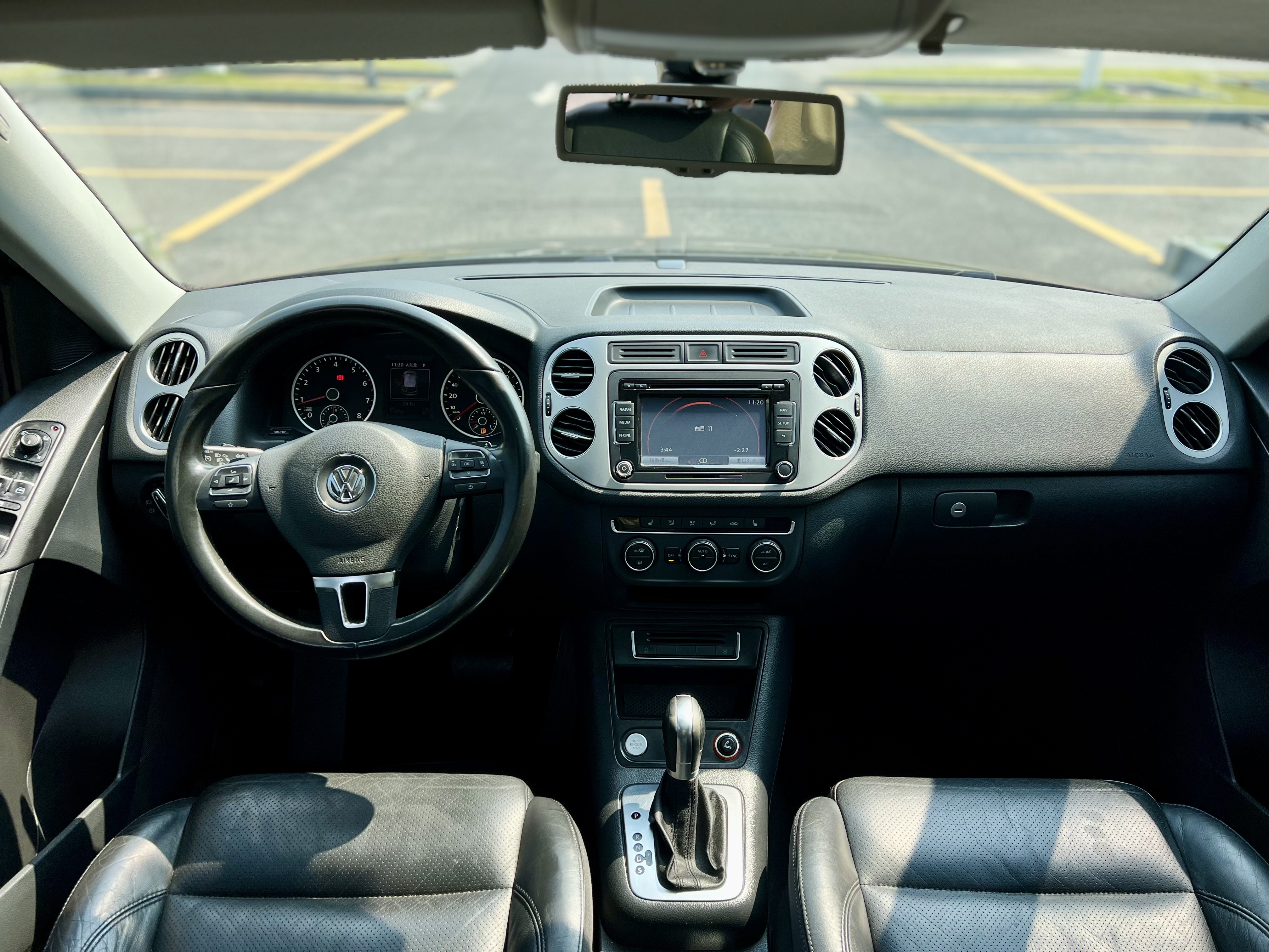 Volkswagen Tiguan 2015 car image #11