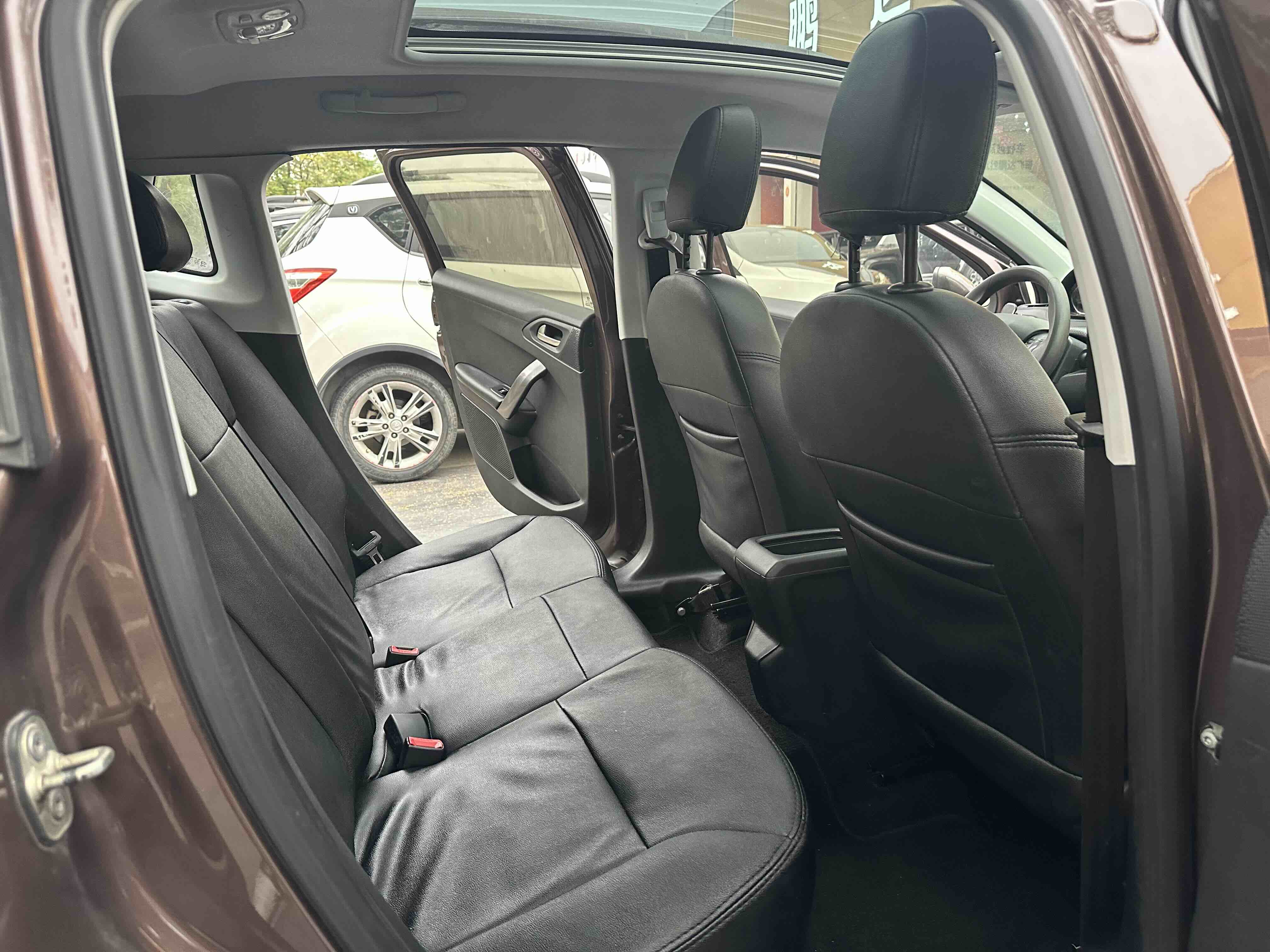 Peugeot 2008 2016 car image #11