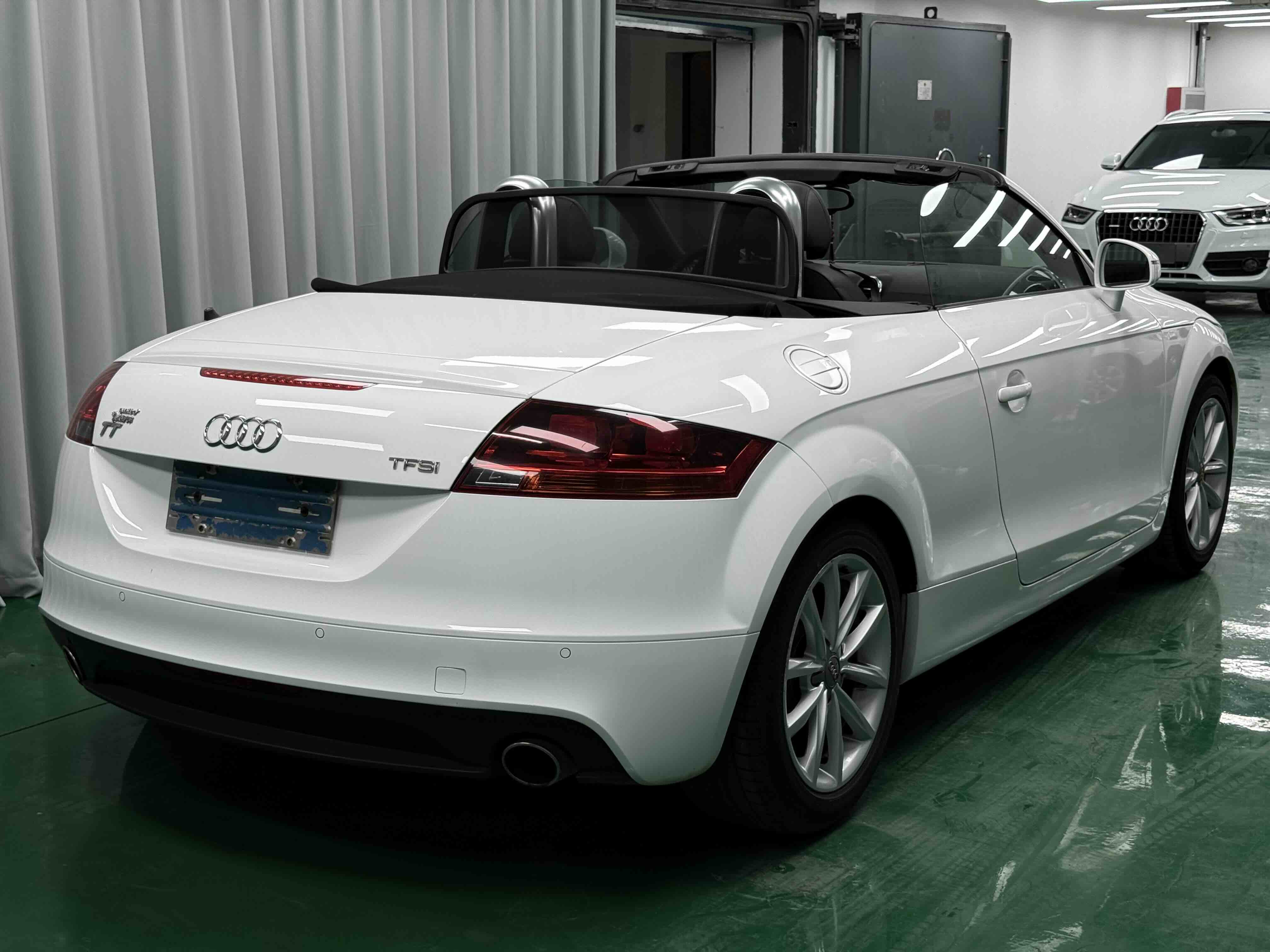 Audi TT 2011 #11 Audi TT 2011 car image #11