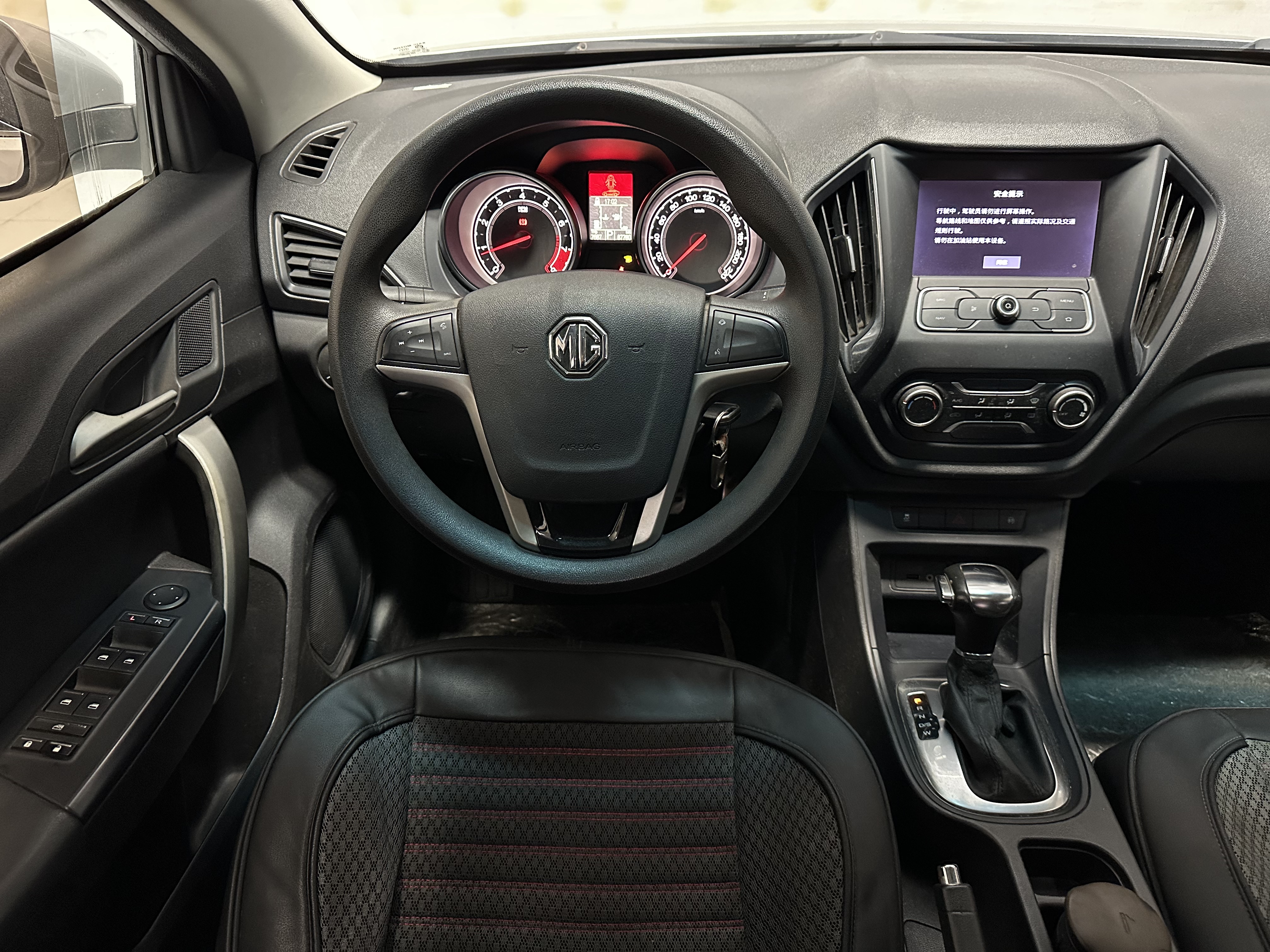 MG GT 2016 car image #11