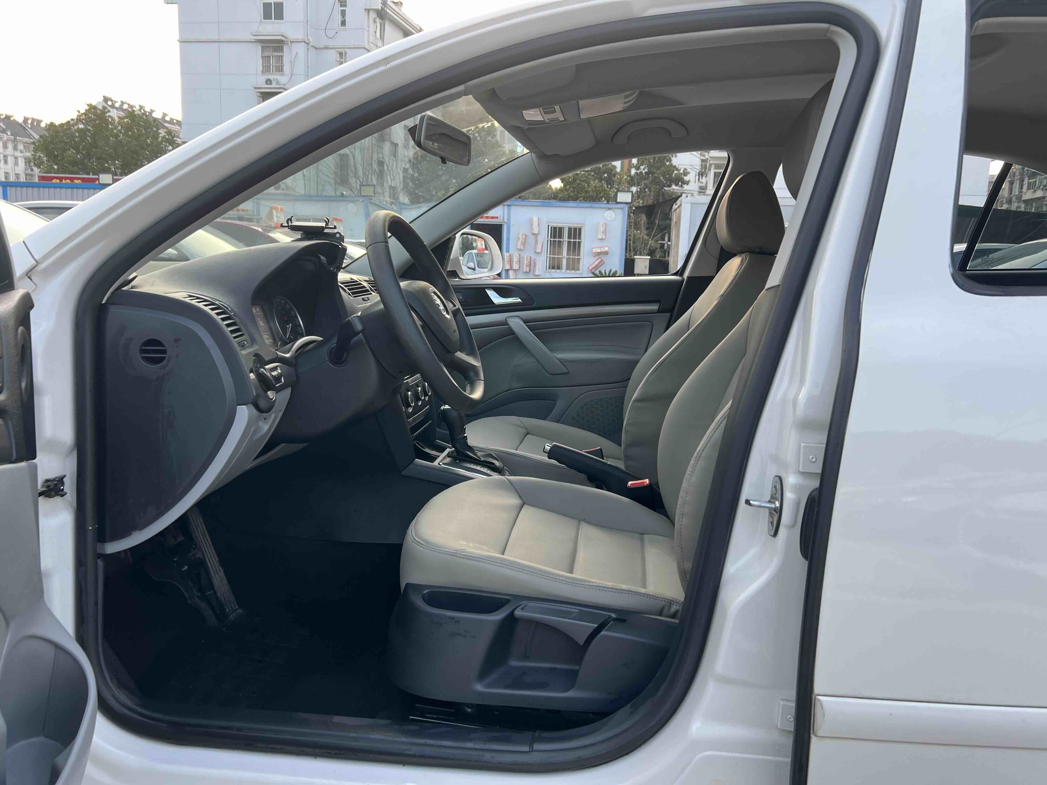 Skoda Octavia 2015 car image #11