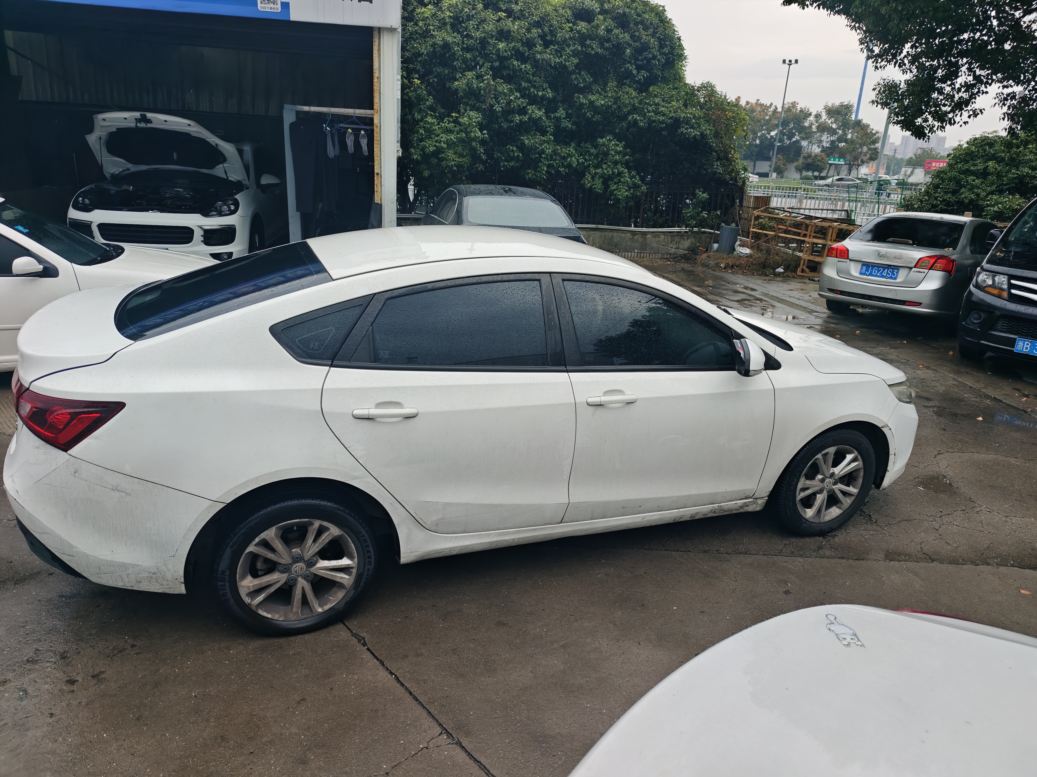 MG GT 2015 car image #11