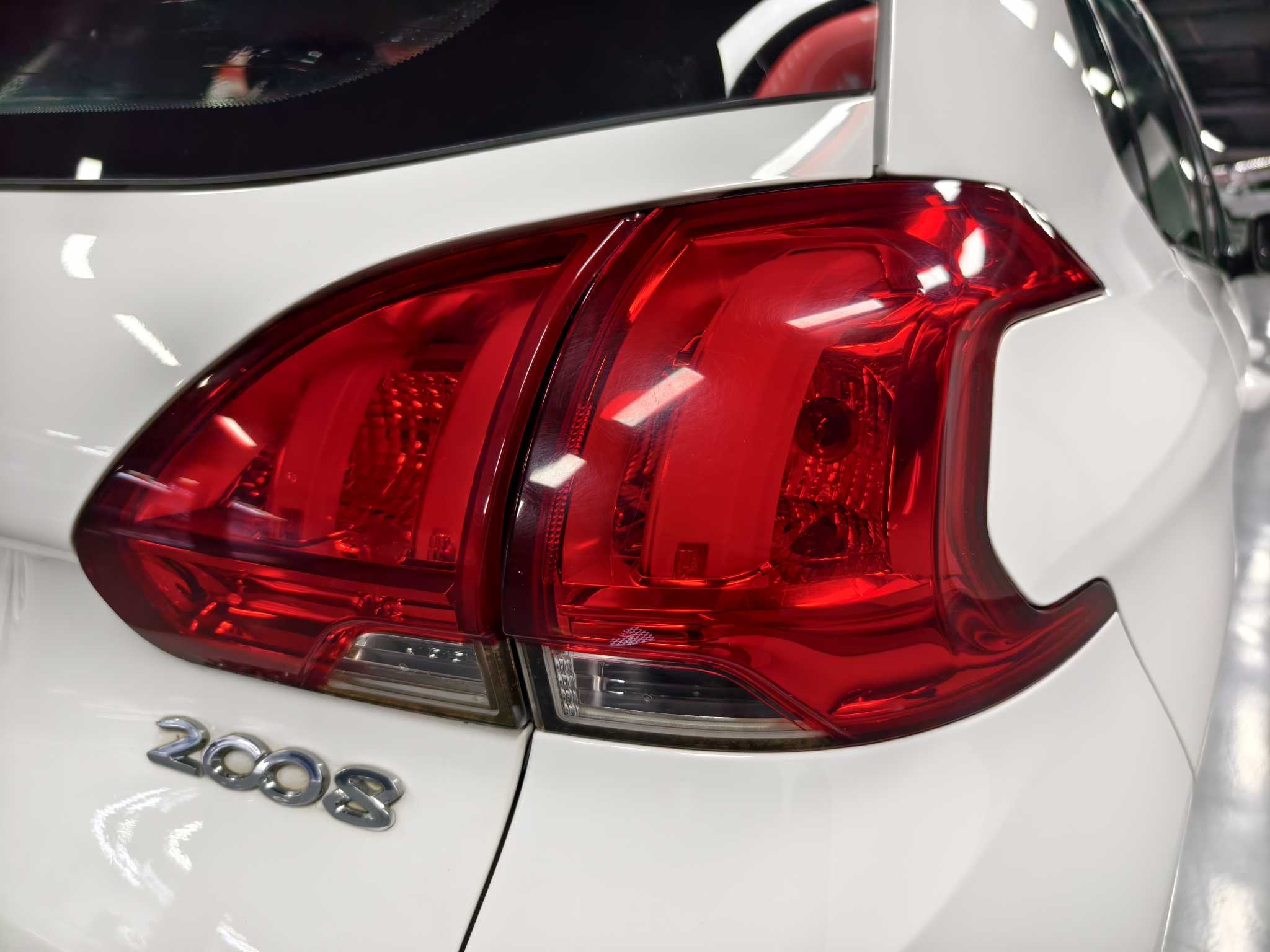 Peugeot 2008 2015 car image #11