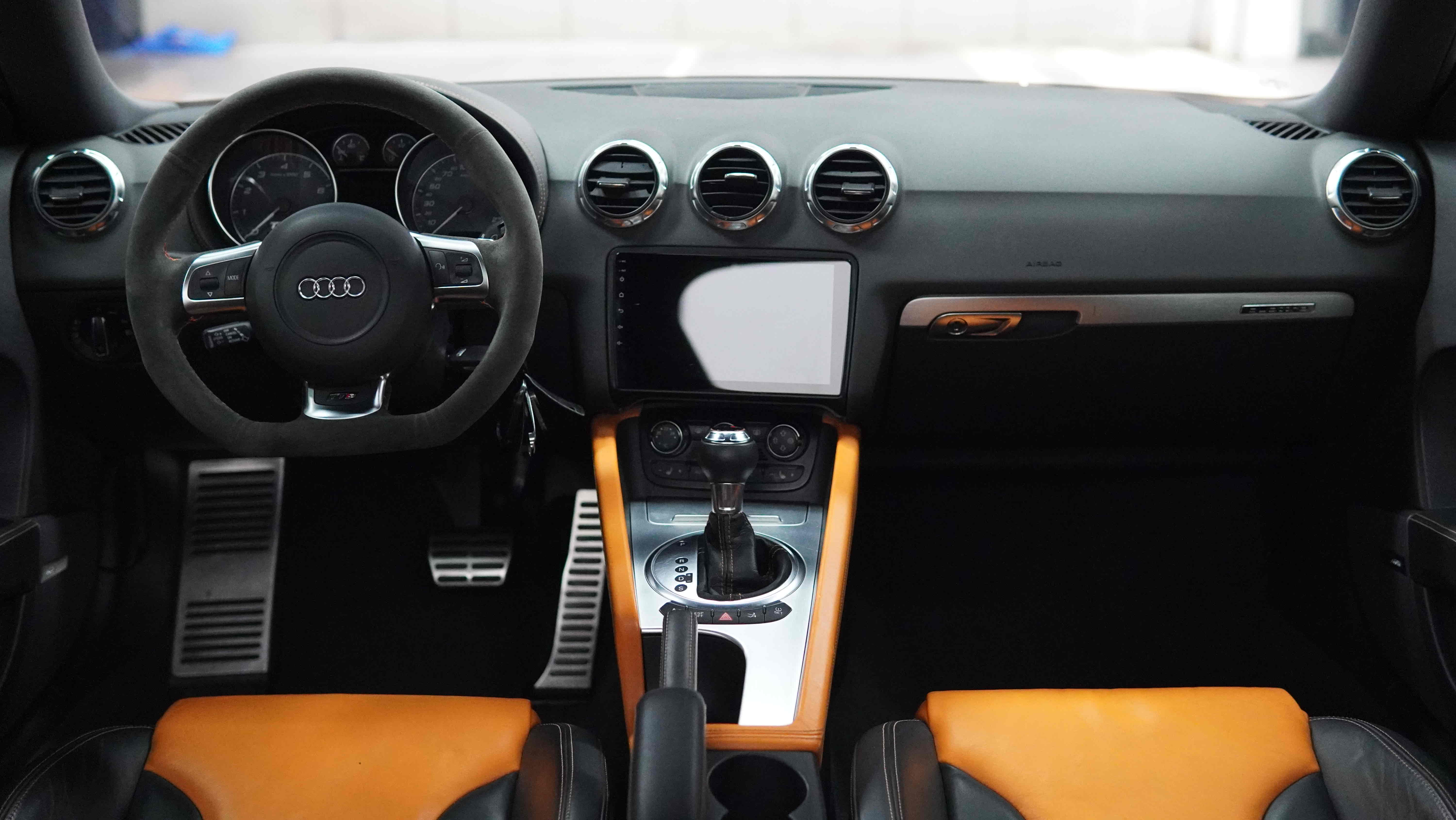 Audi TTS 2009 car image #11