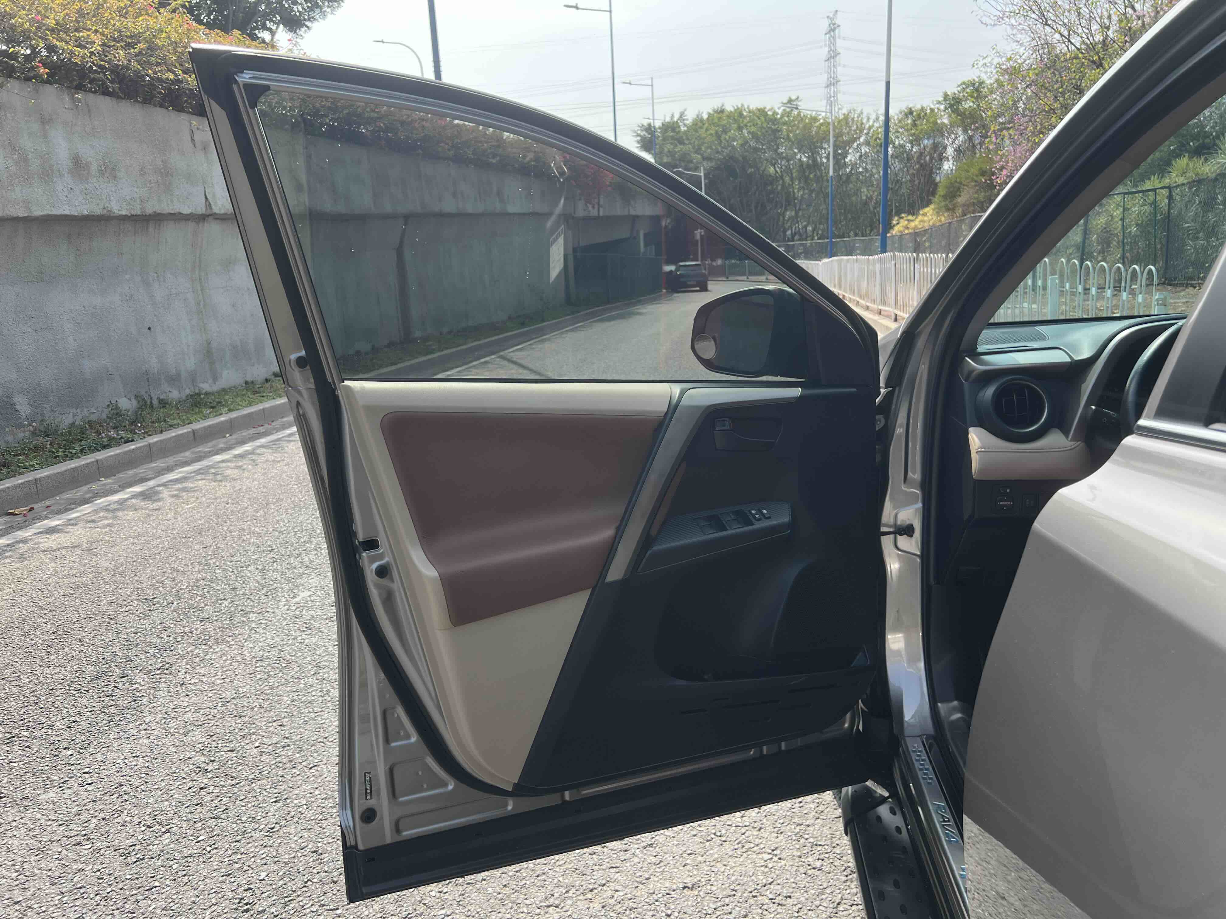 Toyota RAV4 2016 car image #11