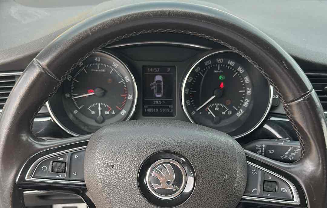 Skoda Superb Combi 2014 car image #11