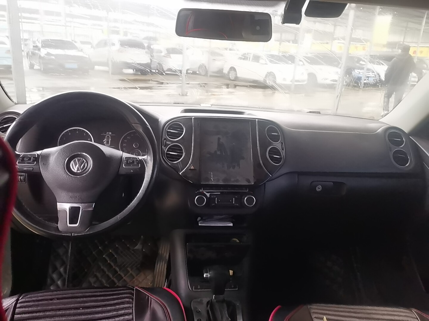 Volkswagen Tiguan 2010 car image #11