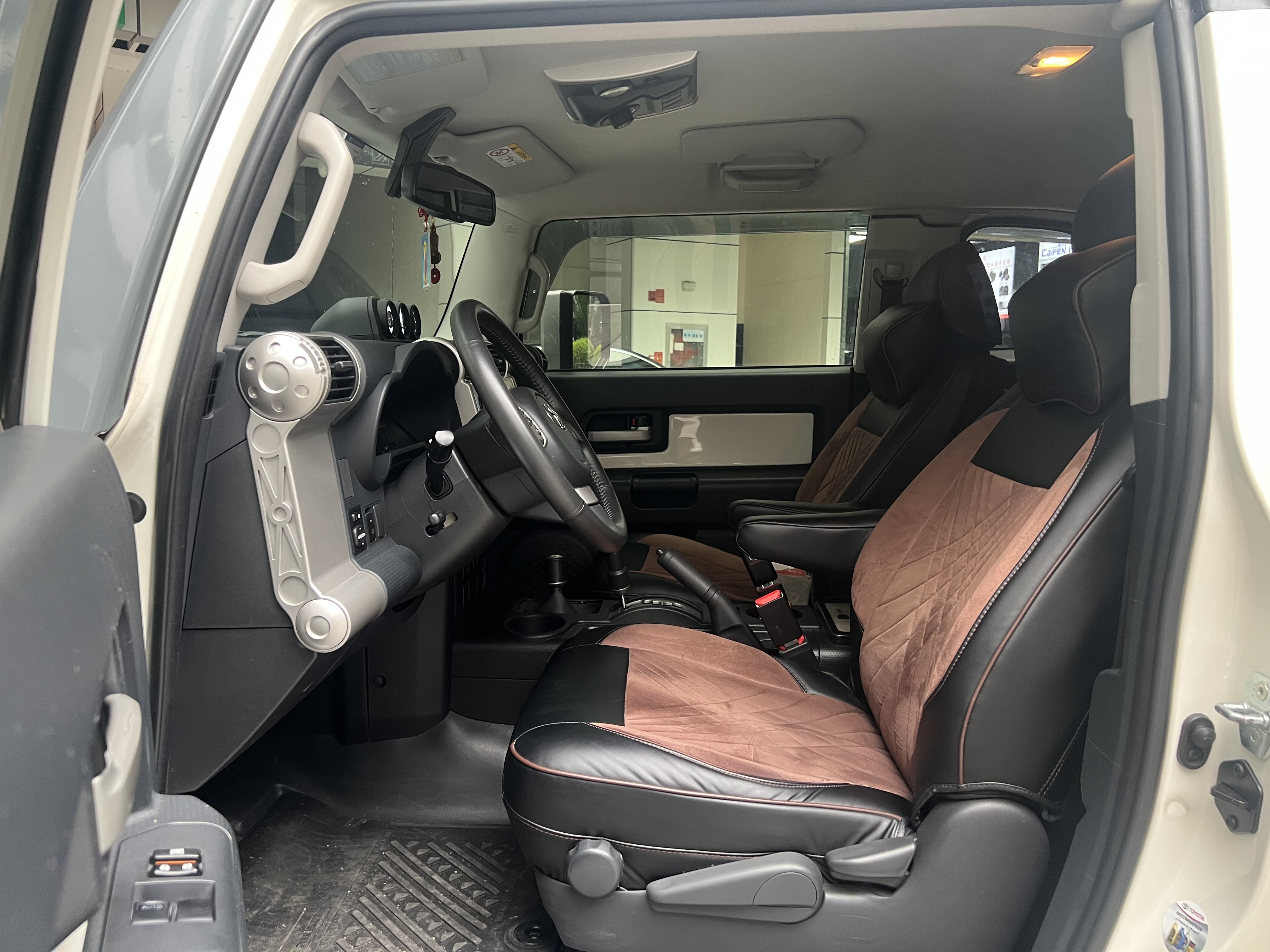 Toyota FJ Cruiser 2018 immagine di auto #11