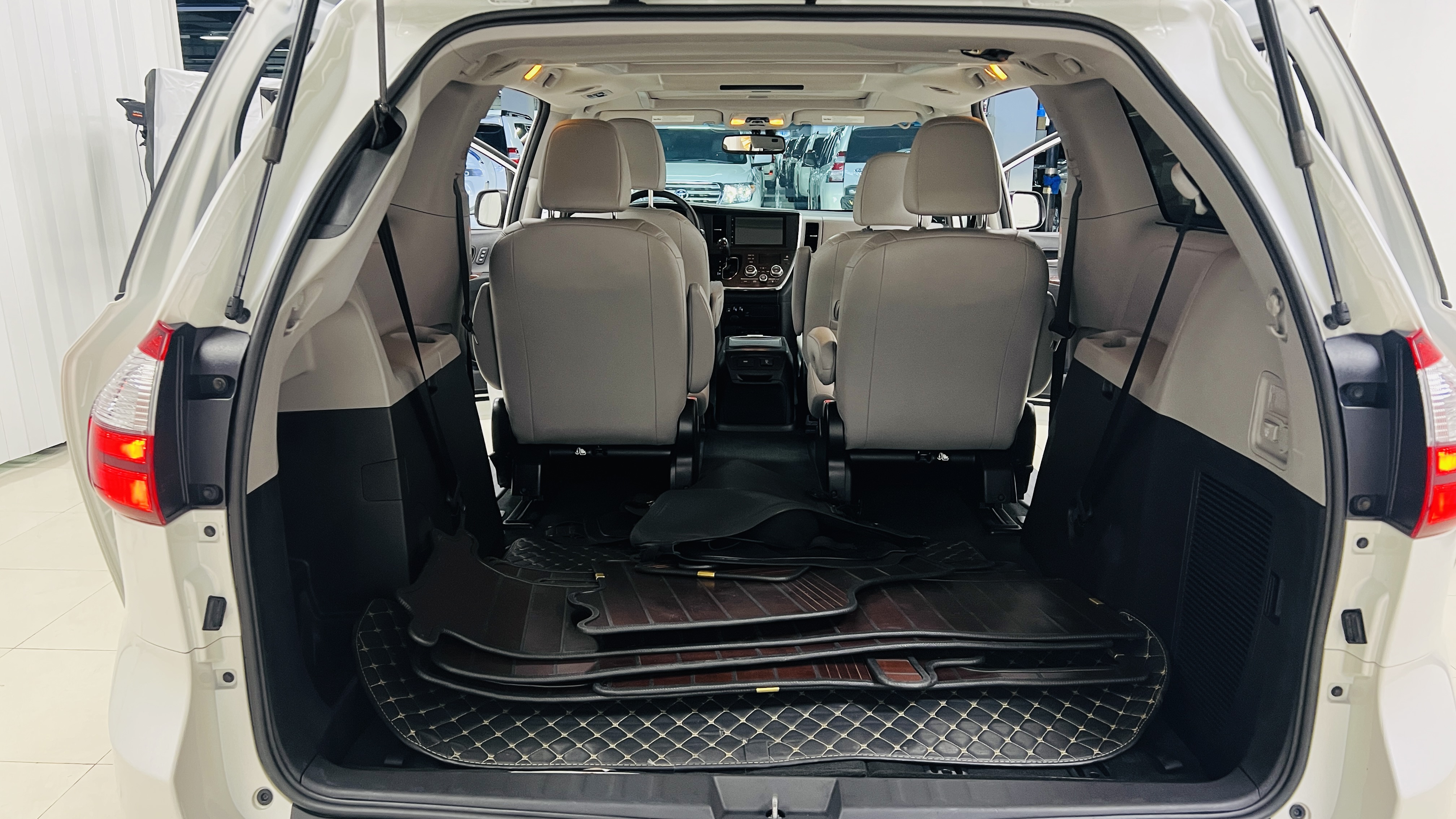 Toyota SIENNA 2016 car image #11