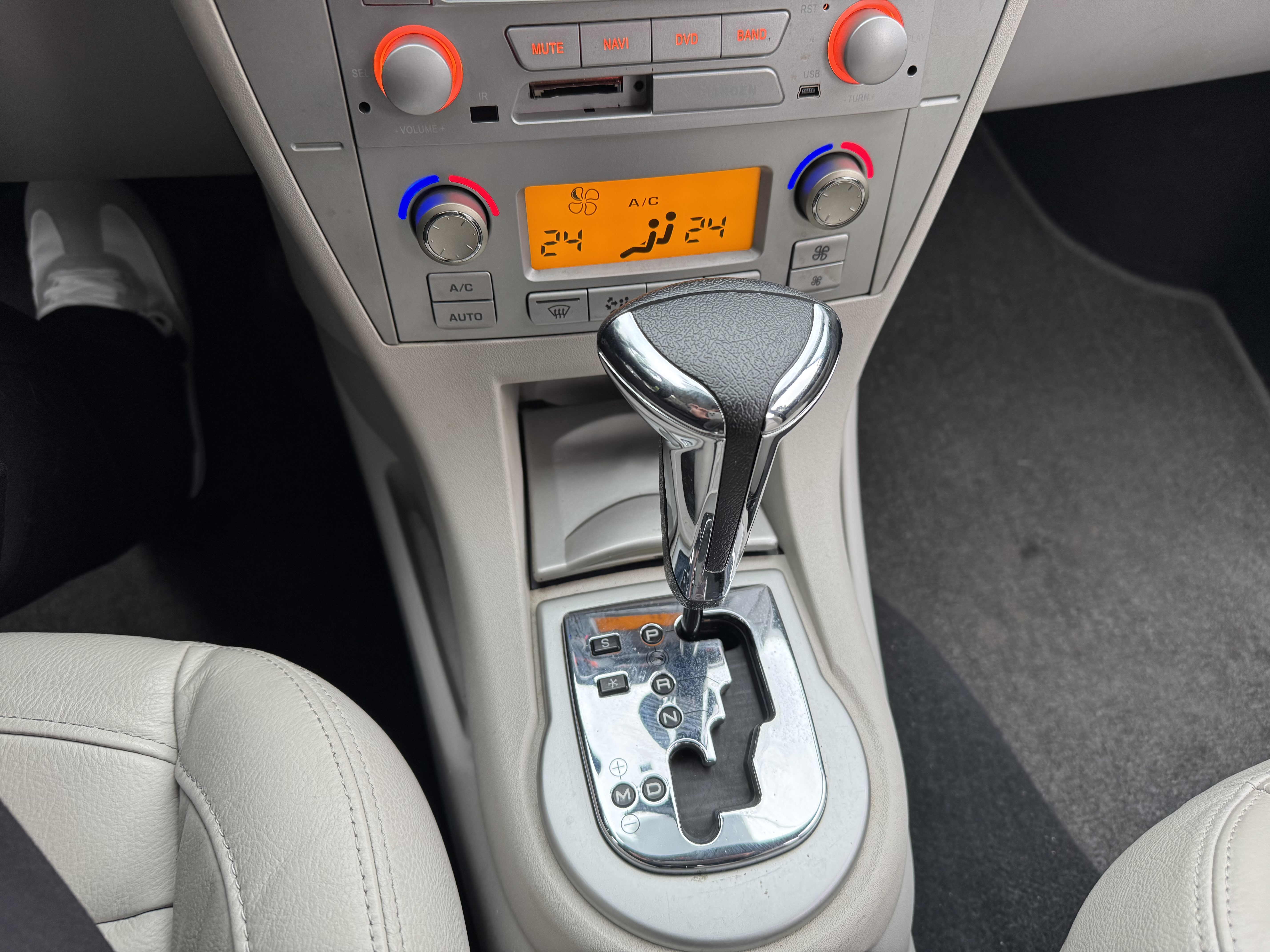 Citroen C-Quatre 2012 car image #11