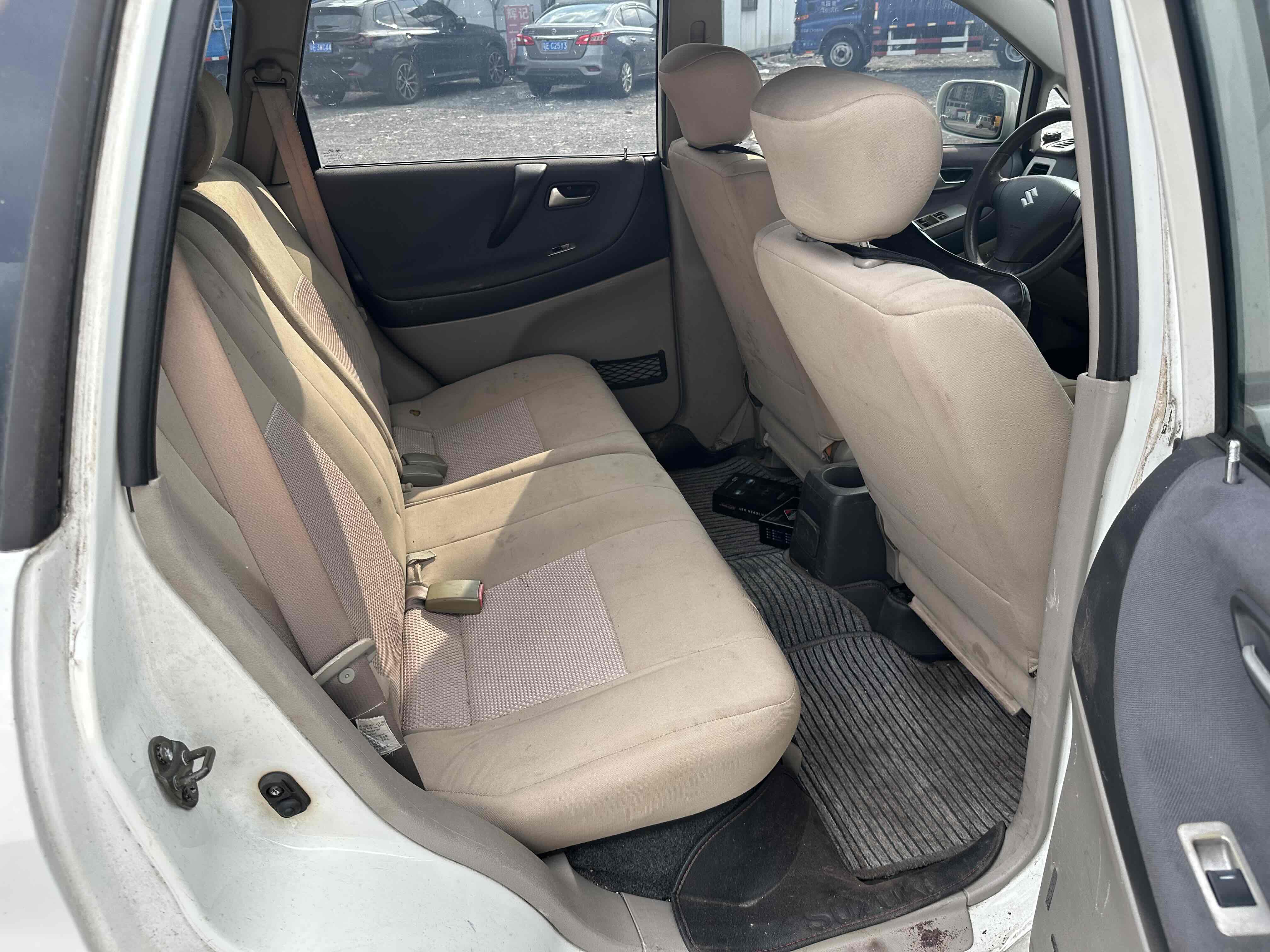 Suzuki Liana 2014 изображение автомобиля #11