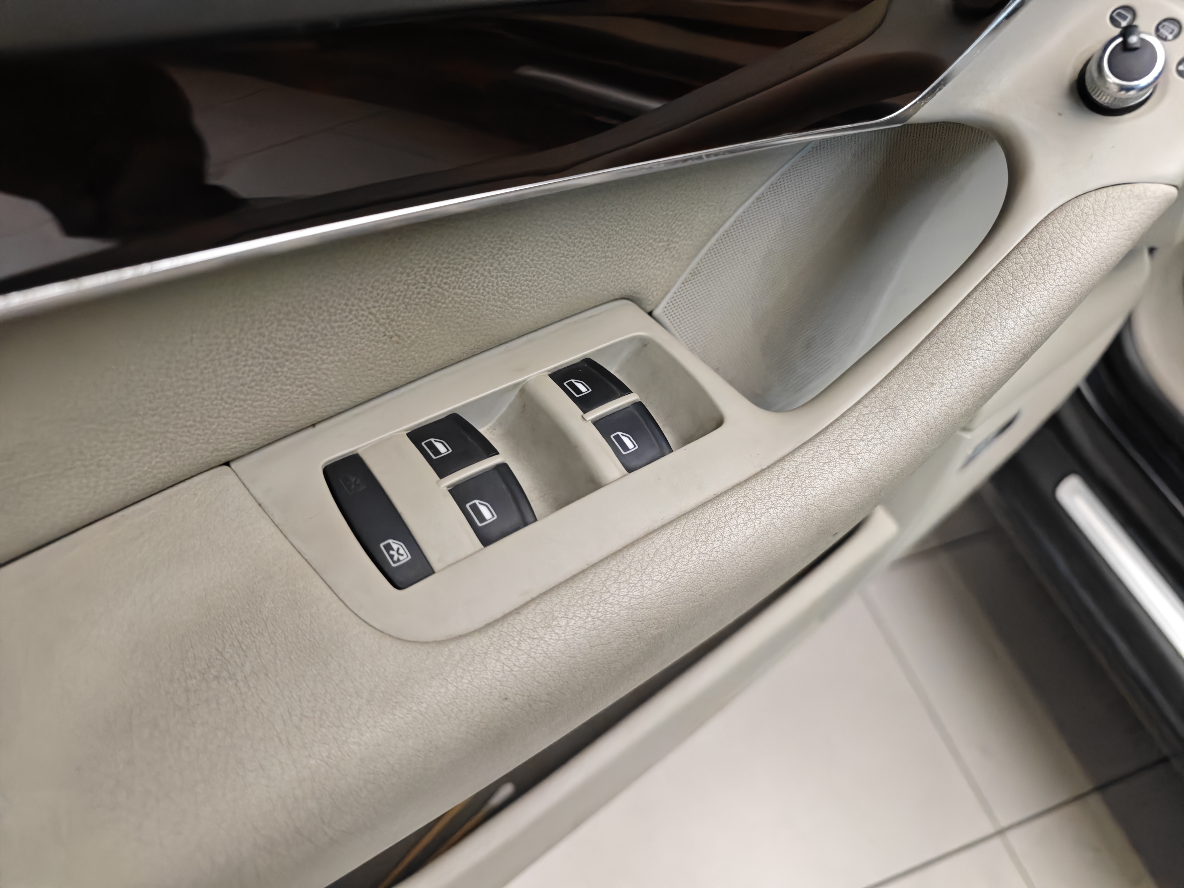 Audi A6L 2012 car image #11