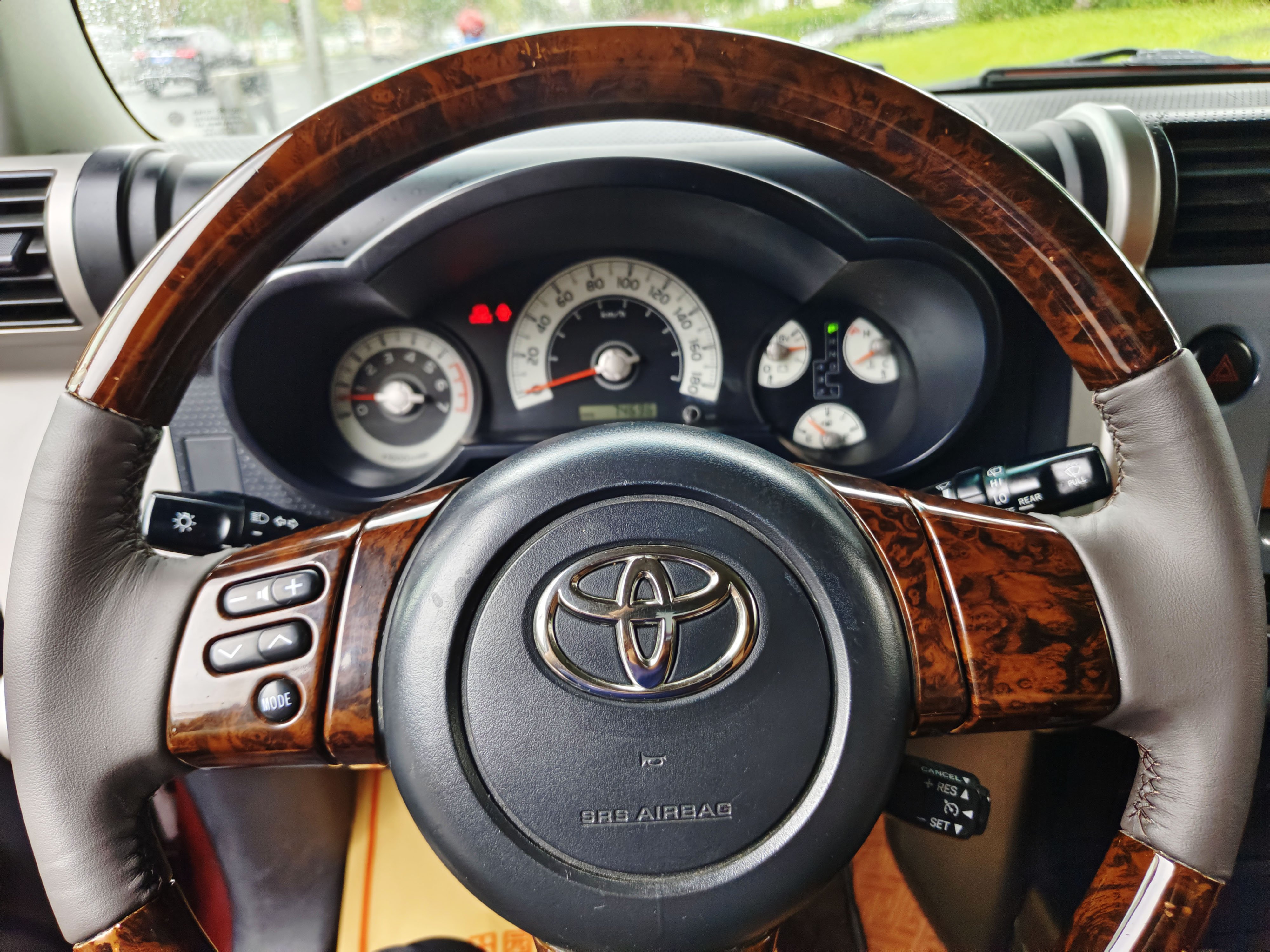 Toyota FJ Cruiser 2010 #11 Toyota FJ Cruiser 2010 car image #11