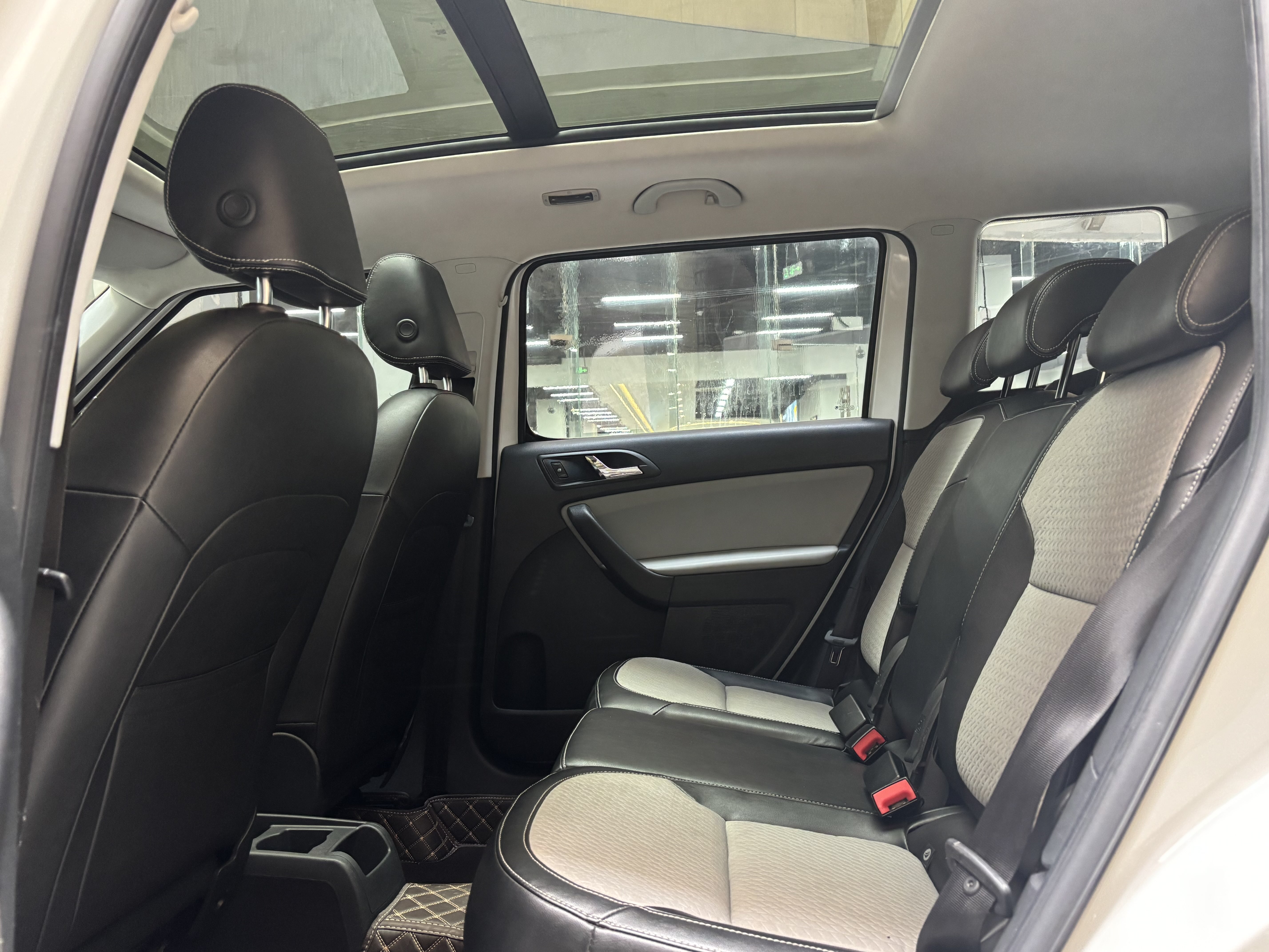 Skoda Yeti 2015 car image #11