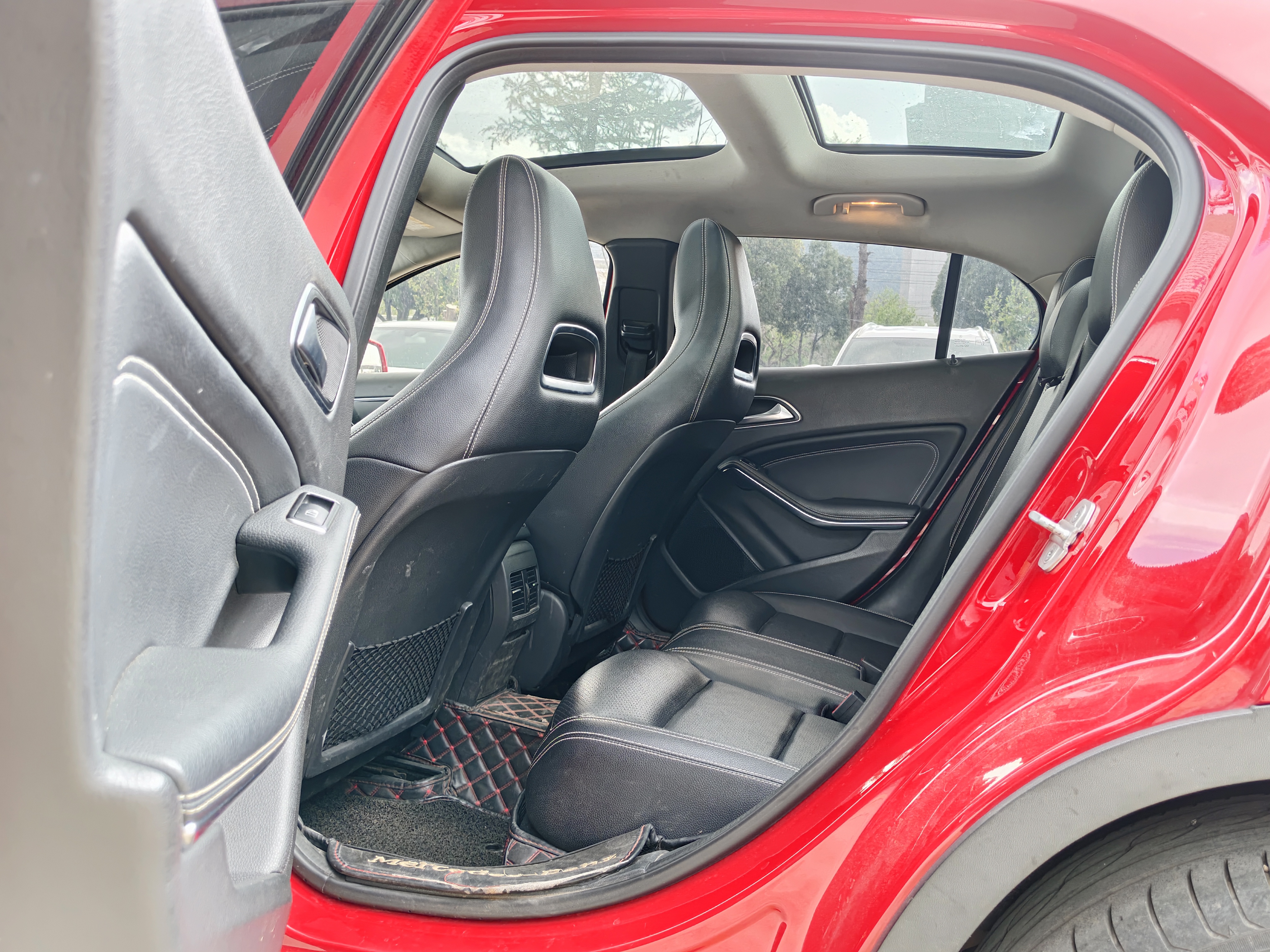 Mercedes-Benz GLA Class 2015 car image #11