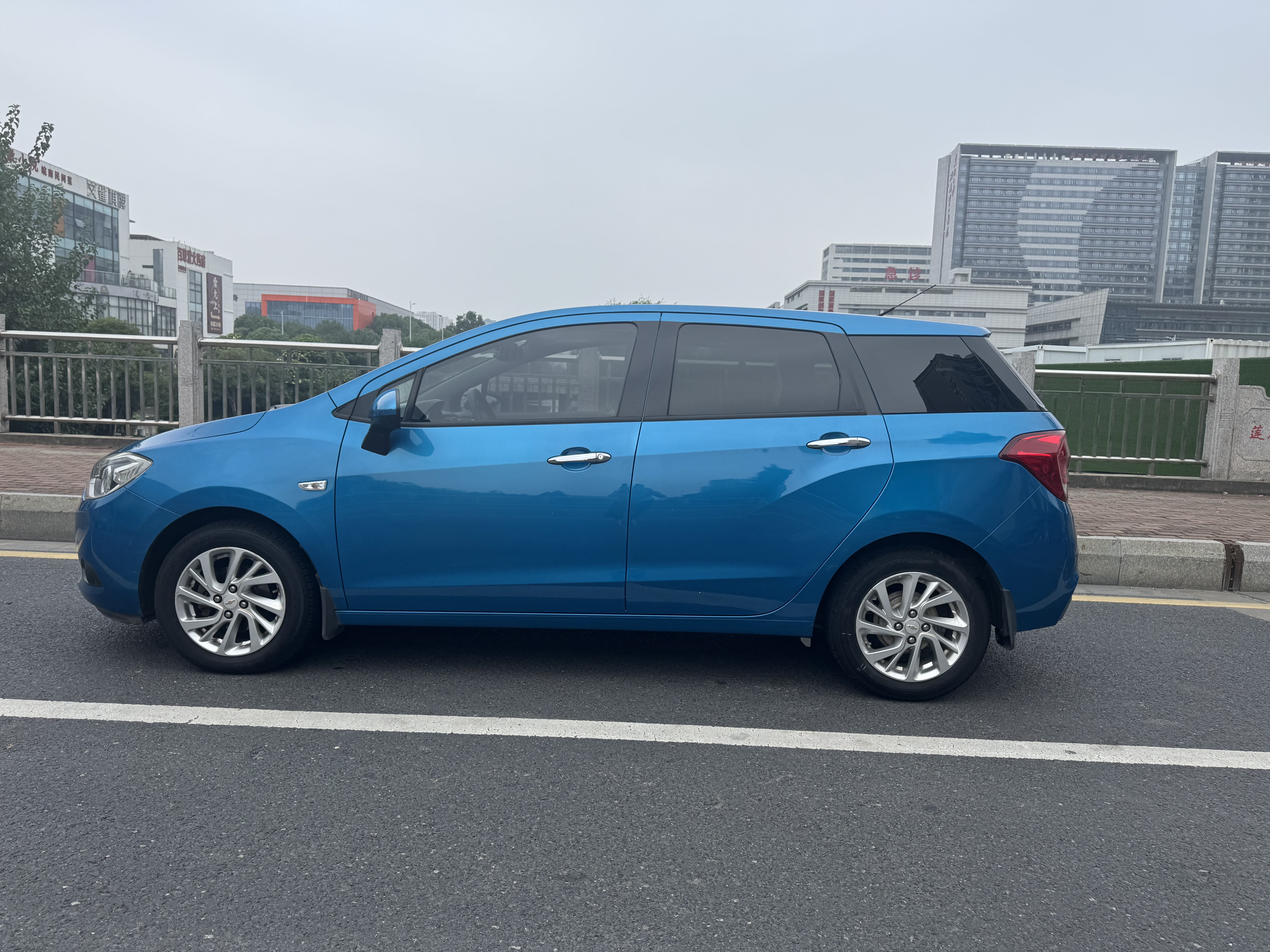 Chevrolet Lova RV 2016 car image #11