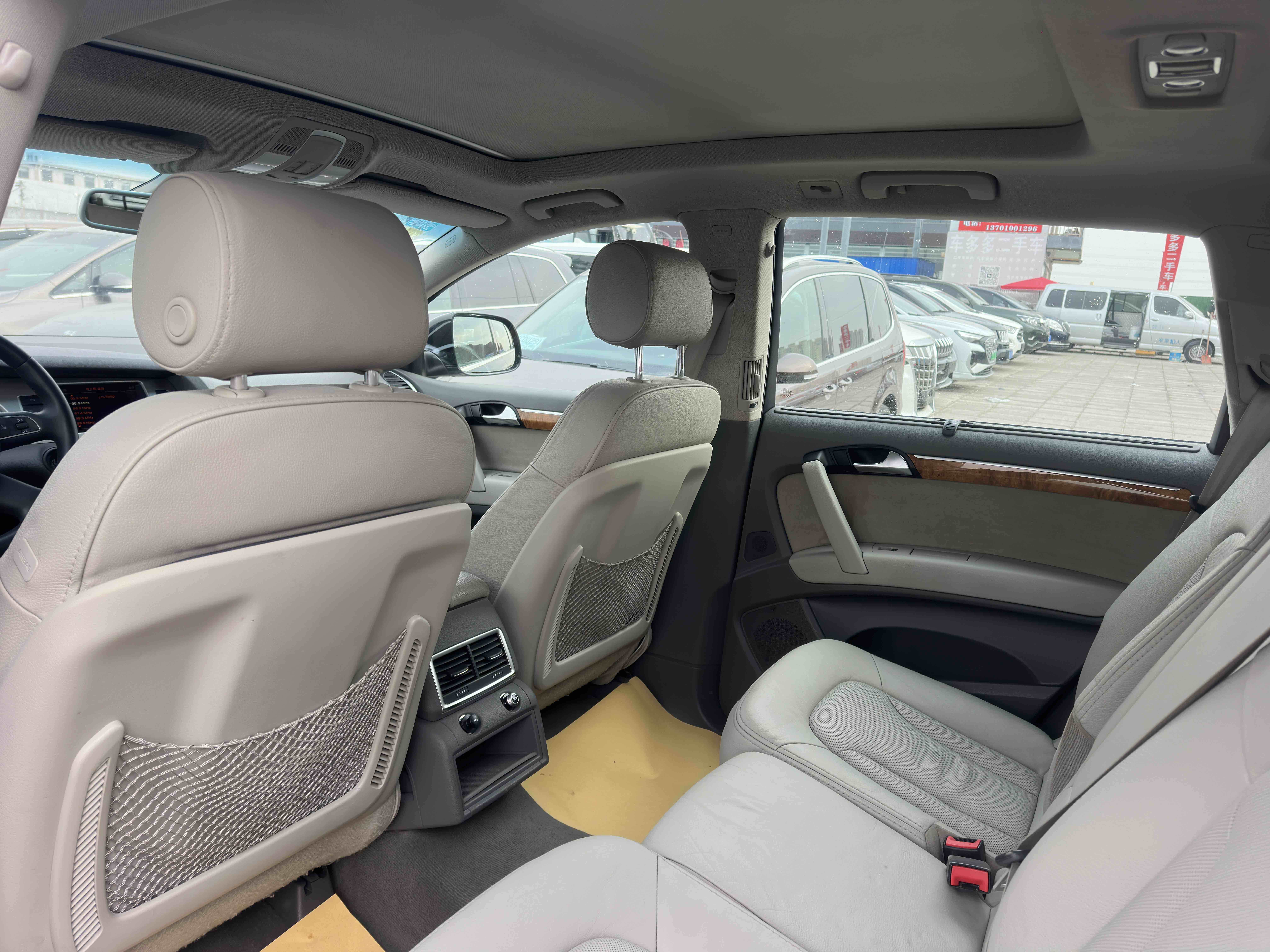 Audi Q7 2011 car image #11