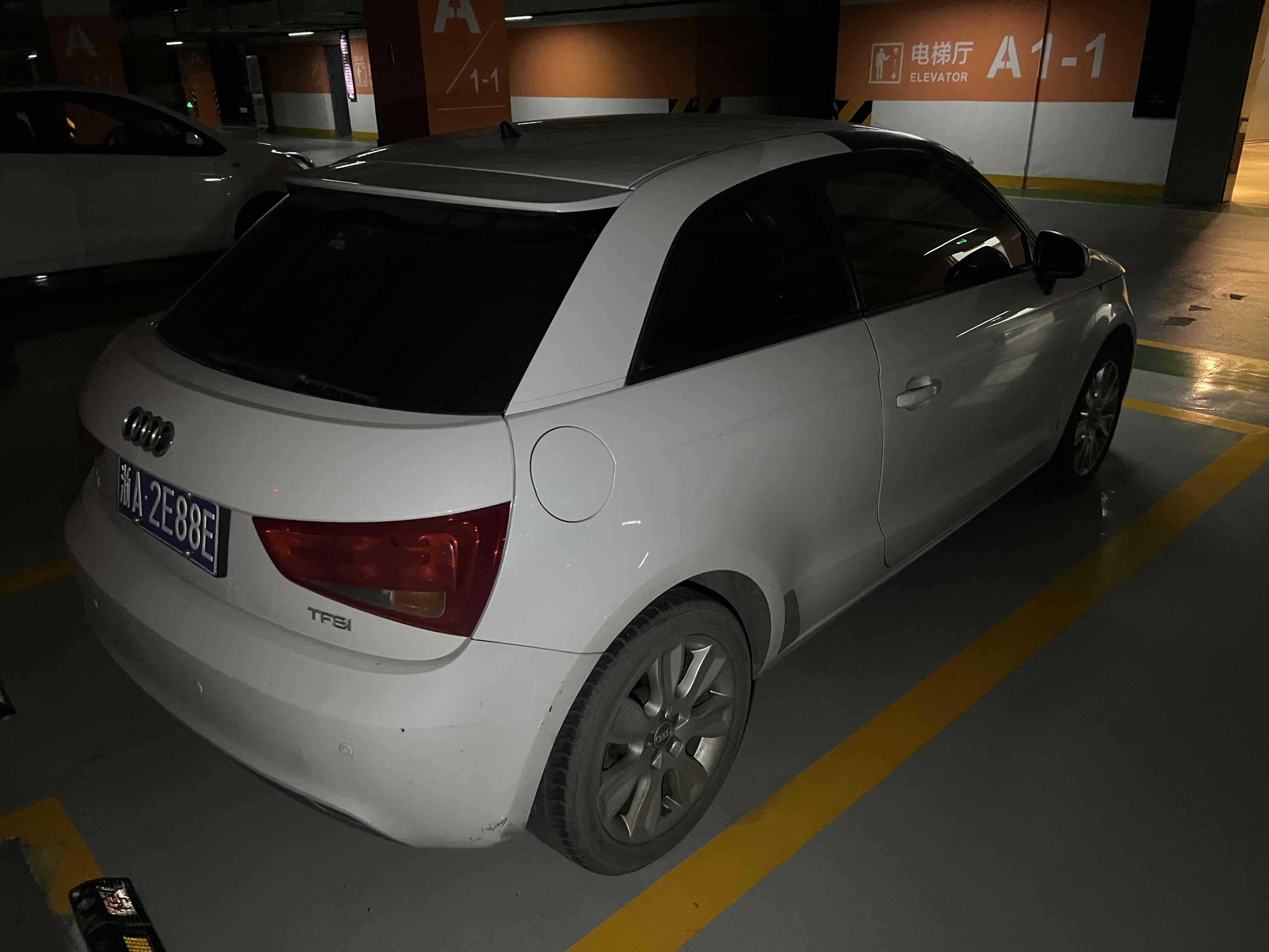Audi A1 2012 car image #11