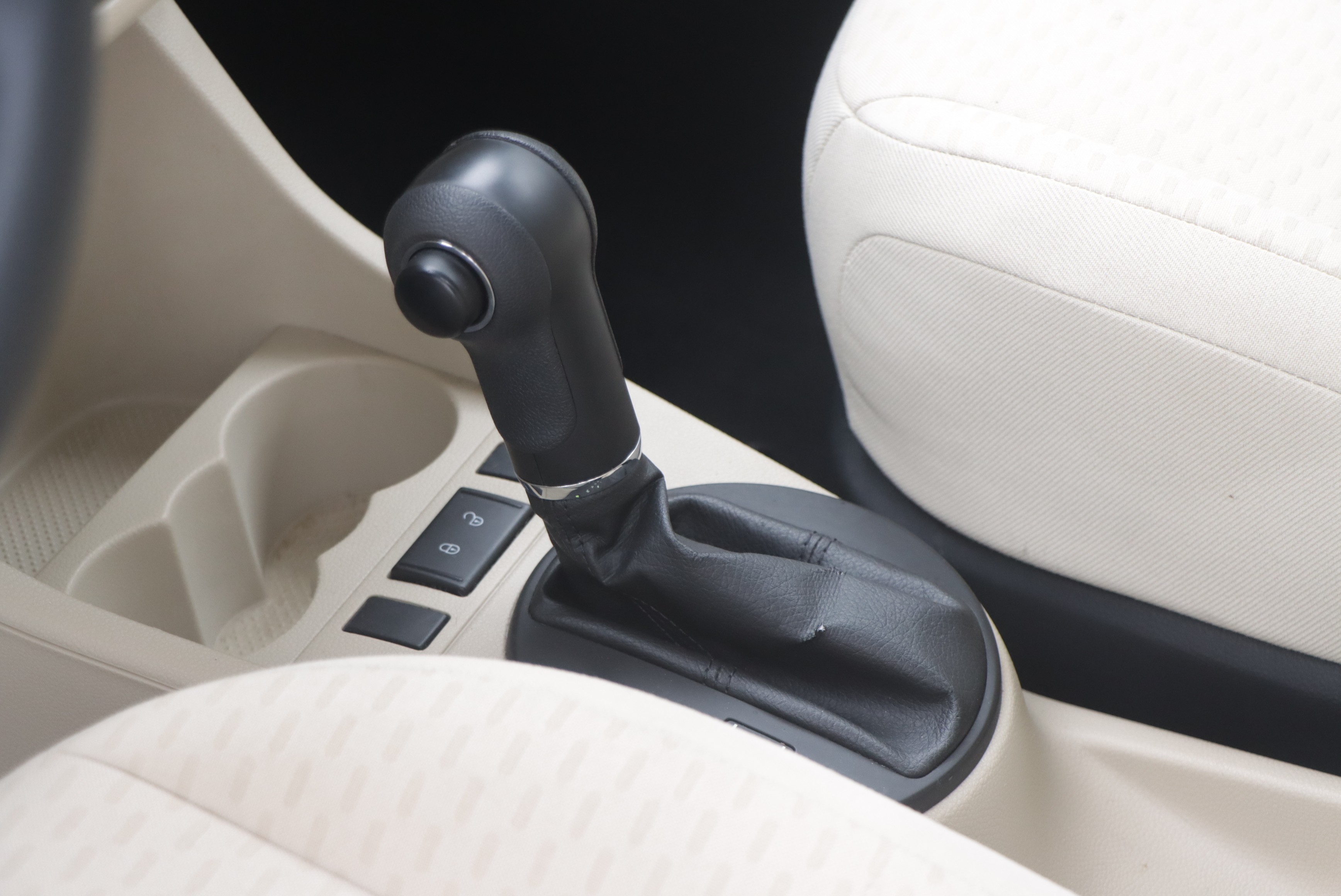 Skoda Fabia 2012 immagine di auto #11