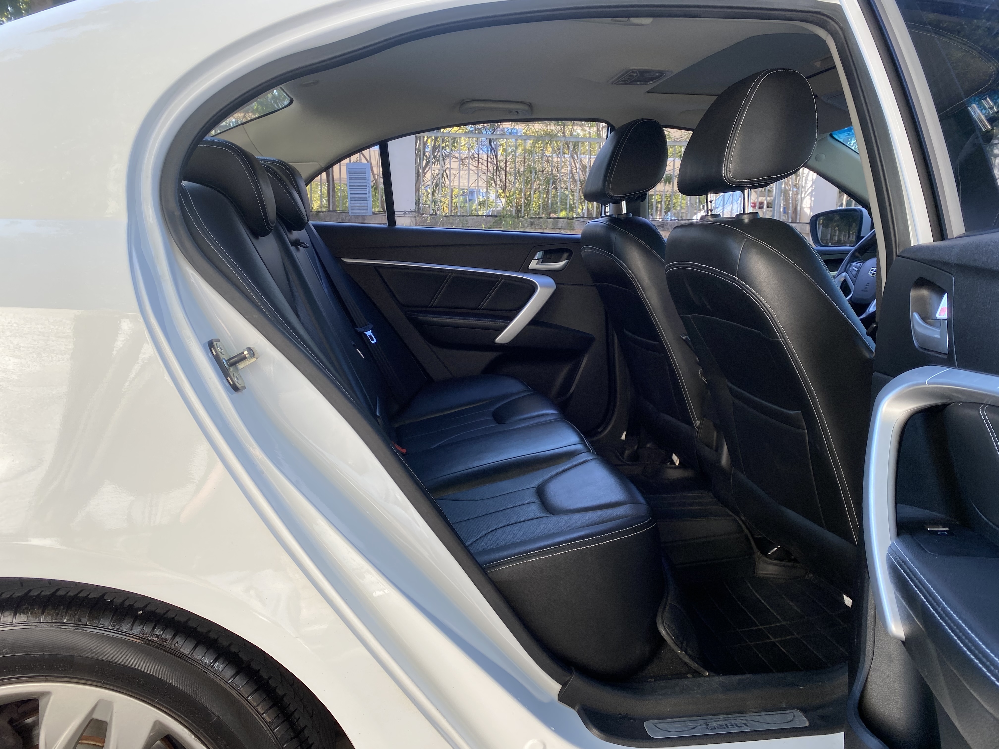 Emgrand 2016 immagine di auto #11