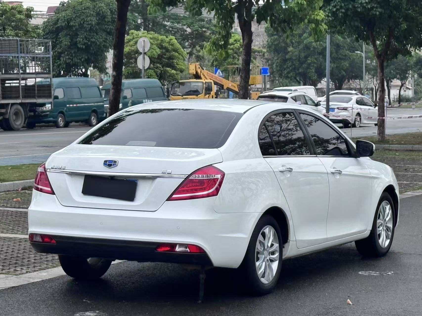GEELY Emgrand 2016 car image #11