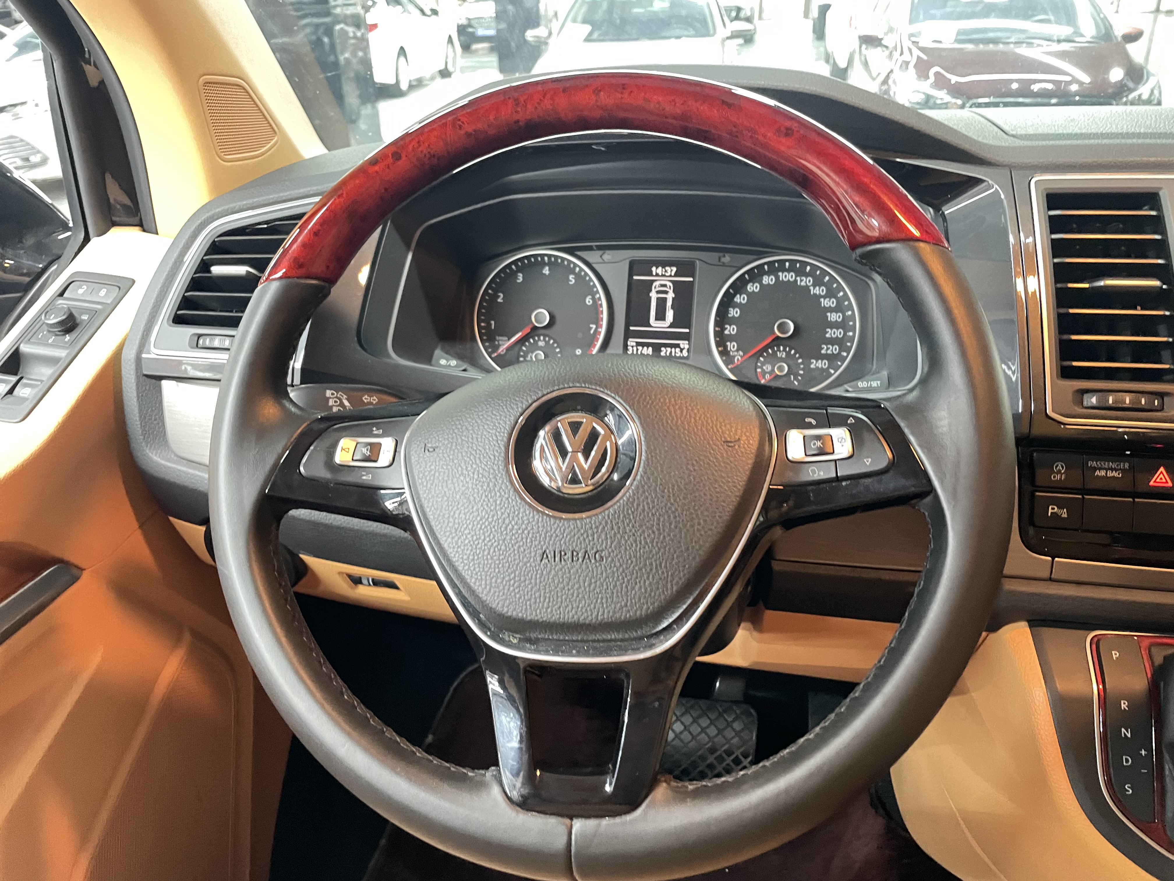 Volkswagen Caravelle 2018 immagine di auto #11