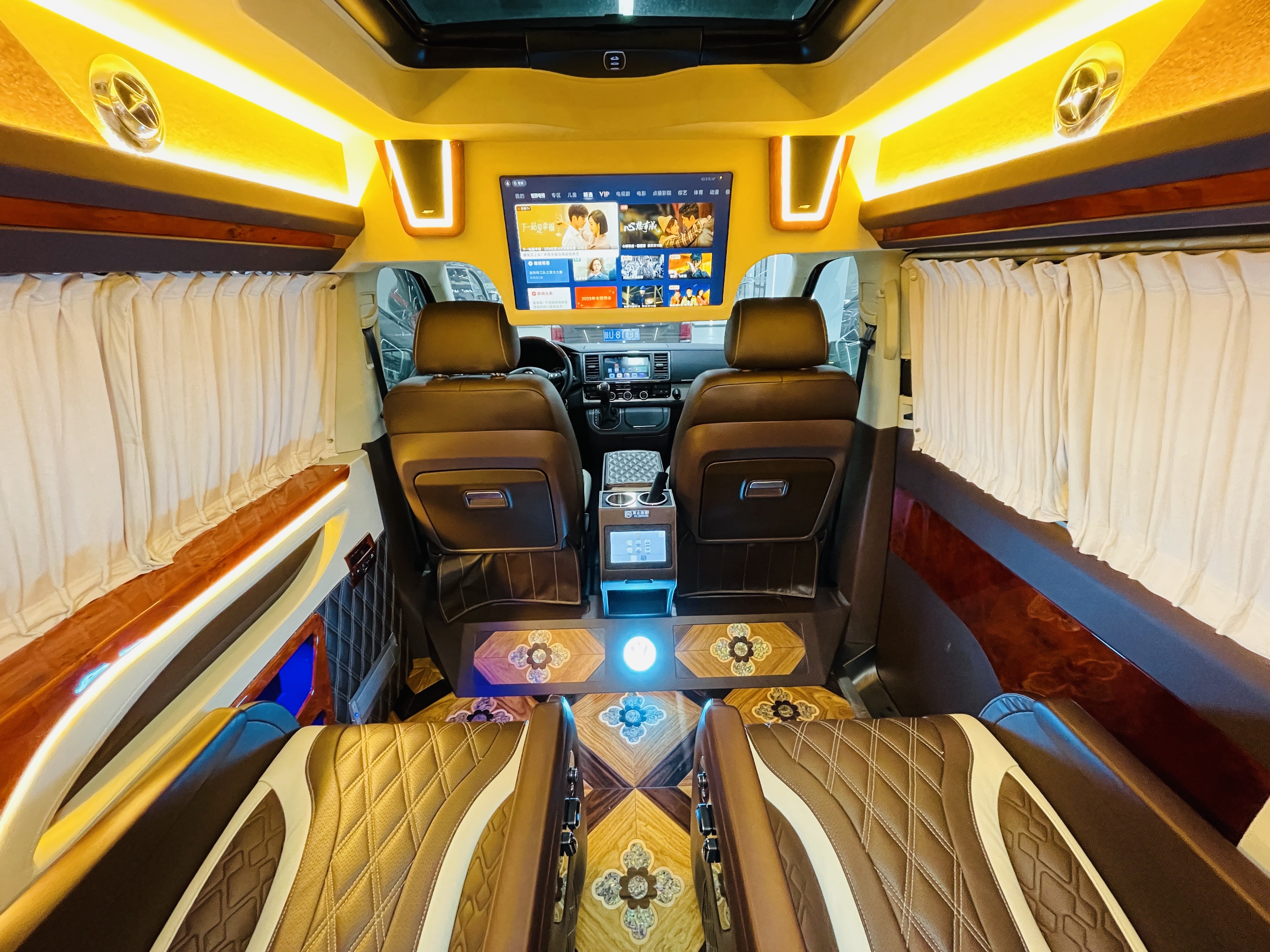 Volkswagen Caravelle 2019 car image #11