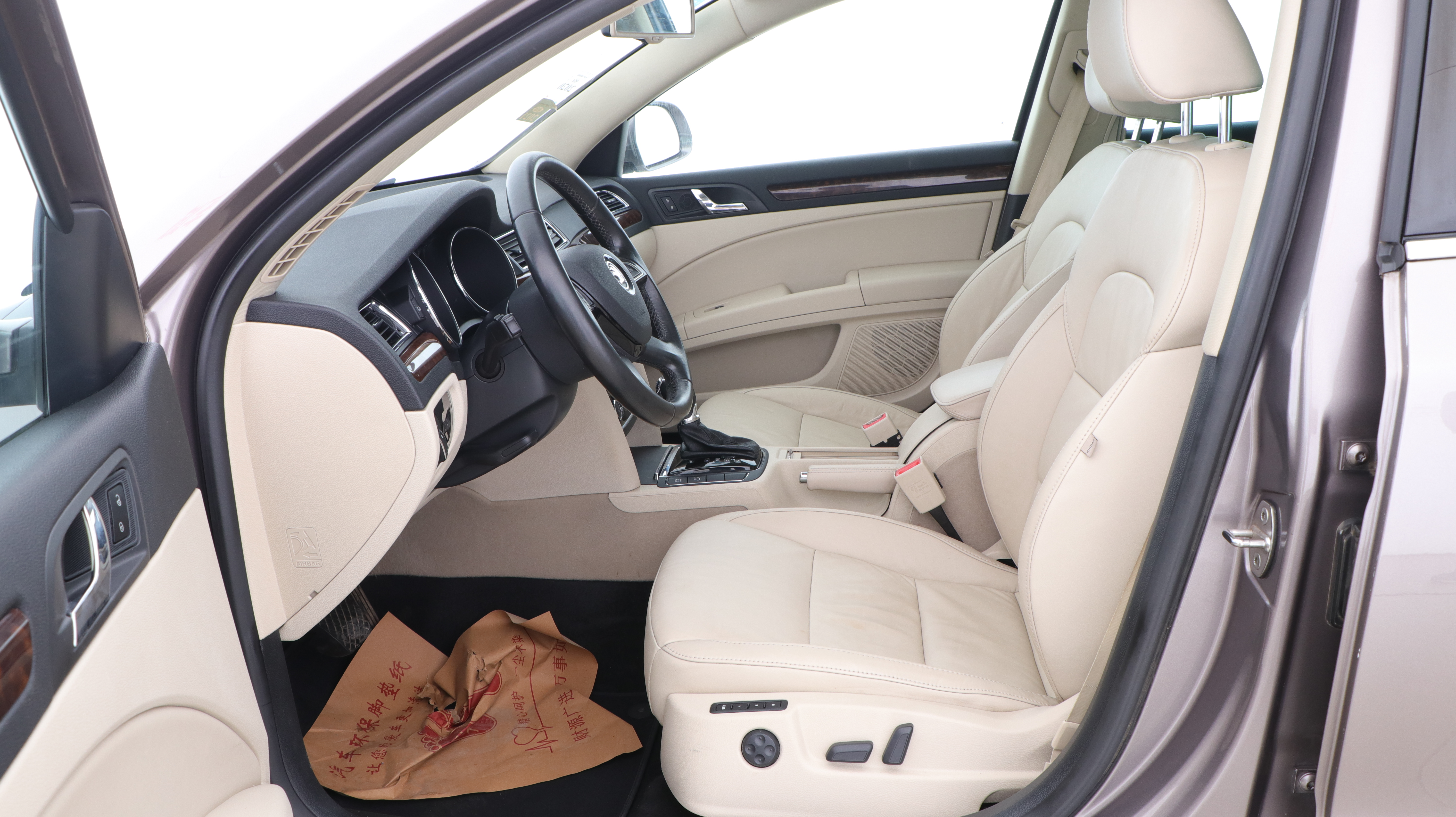 Skoda Superb Combi 2014 car image #11