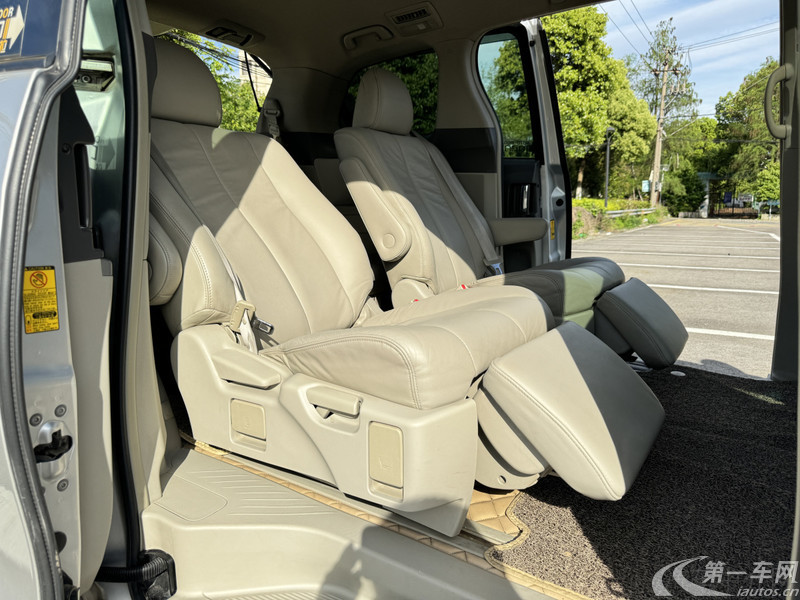 Toyota Previa 2011 car image #11