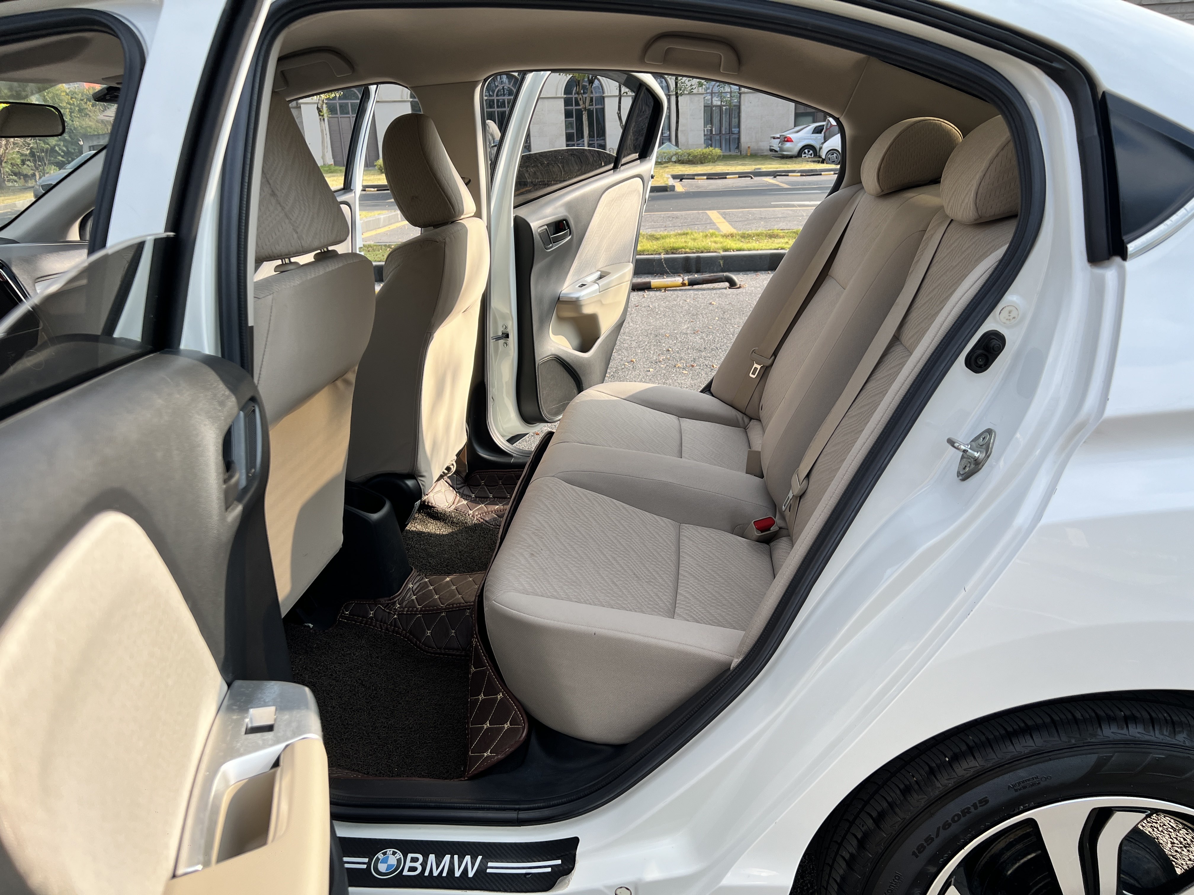 Honda Greiz 2016 #11 Honda Greiz 2016 car image #11